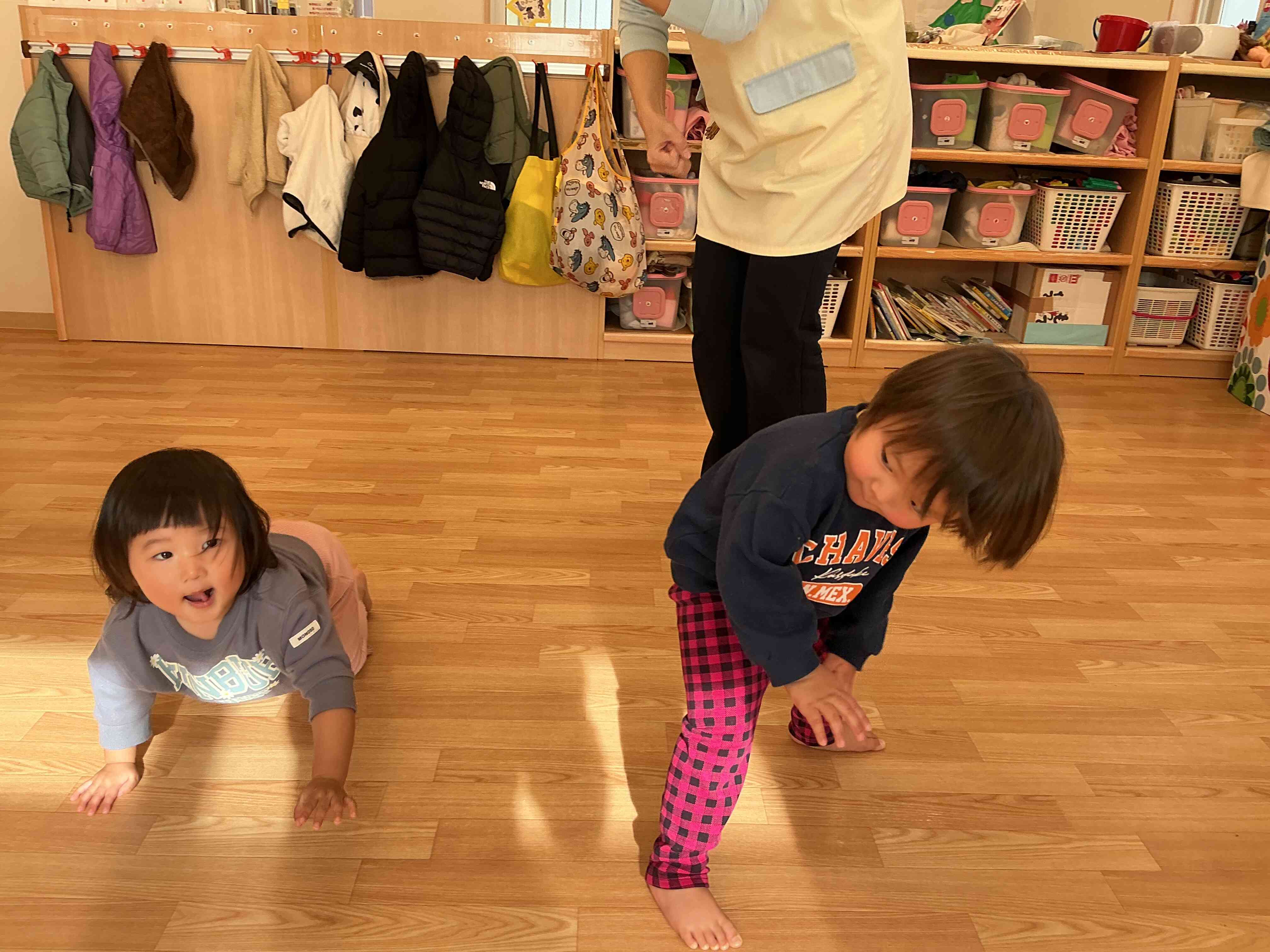 どうぶつのまねっこ‥オオカミさんかな？