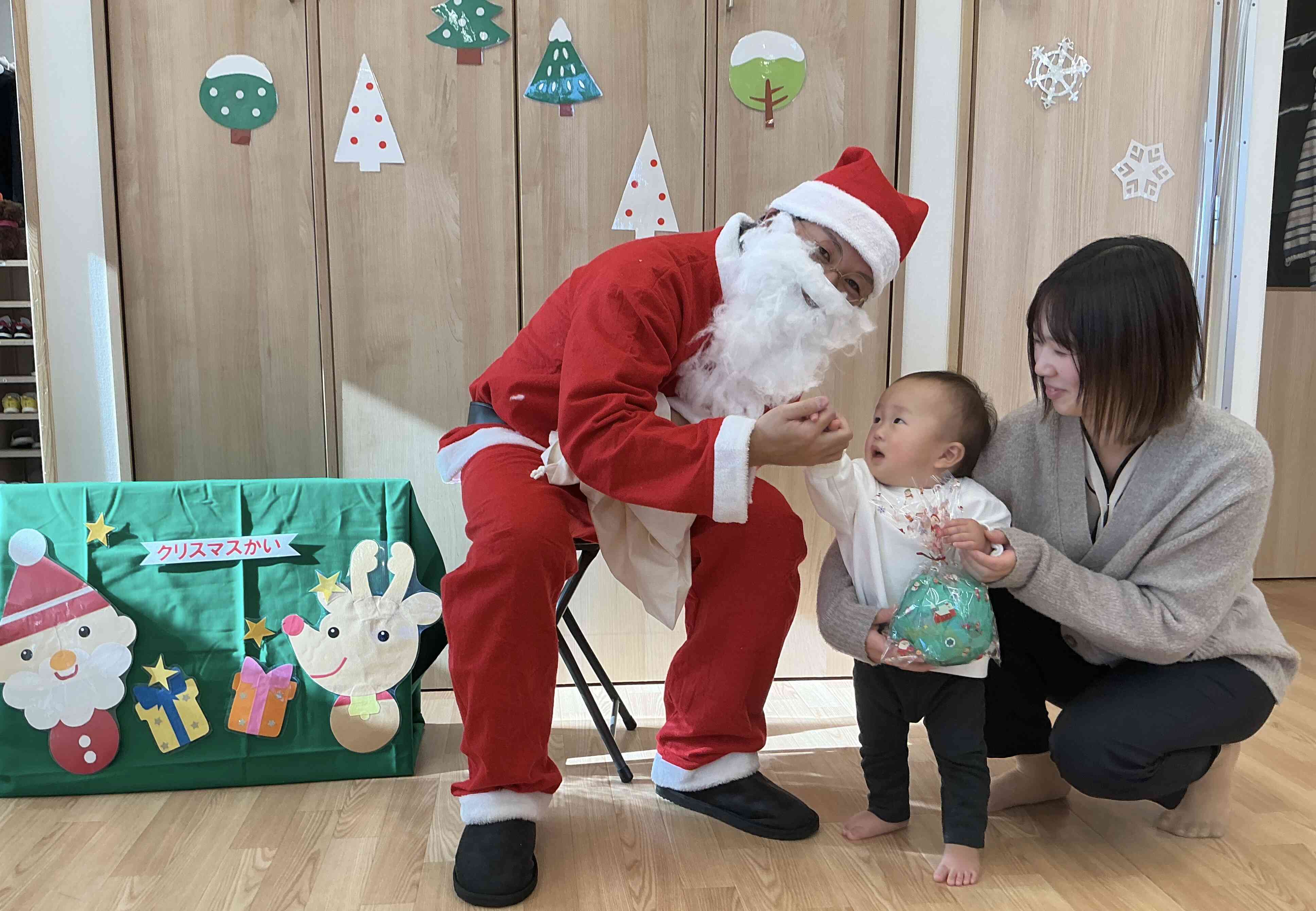 サンタさんと握手できたね⭐︎