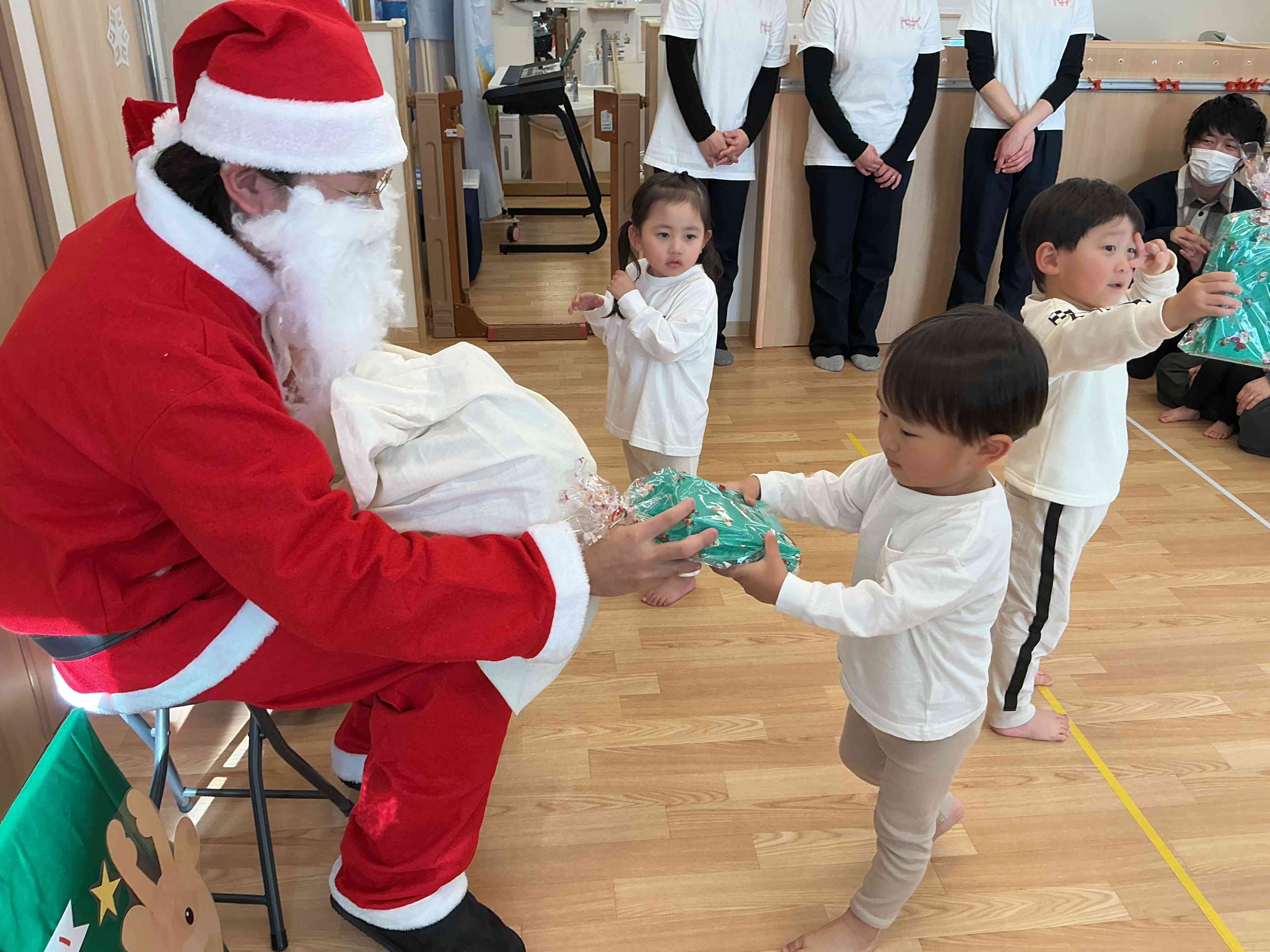 プレゼントあけるの楽しみだね