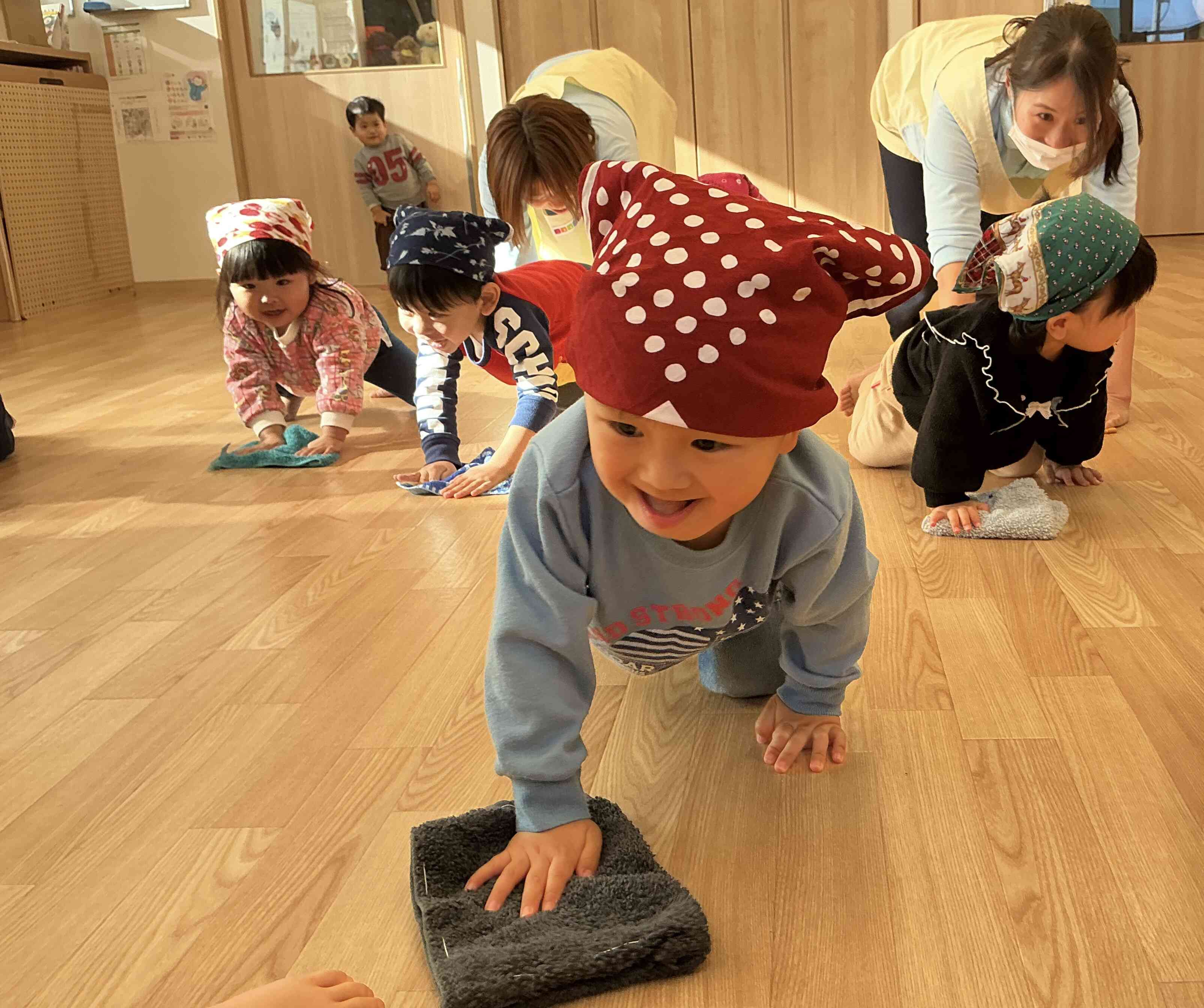 みんなでお掃除楽しいね楽しいね！