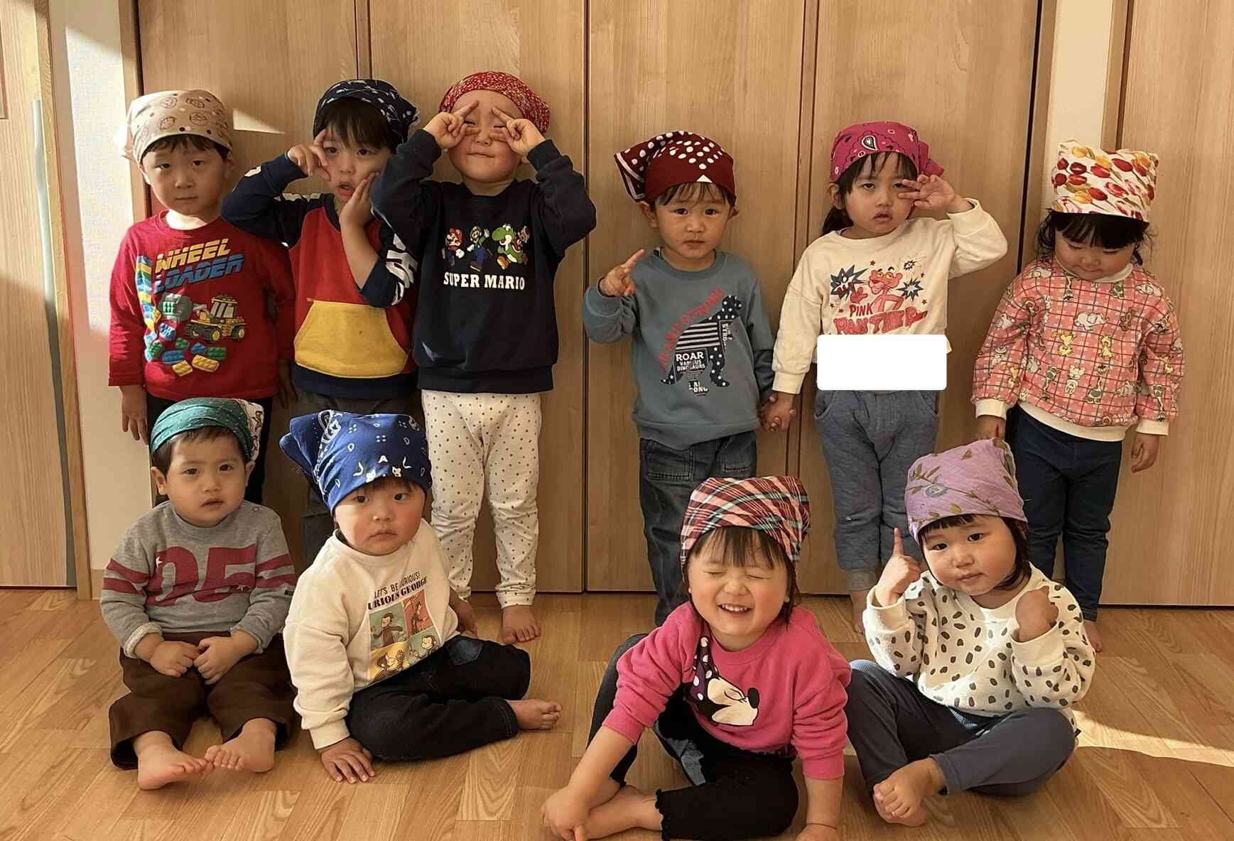 あひる・うさぎ組（1・2歳児）でハイポーズ