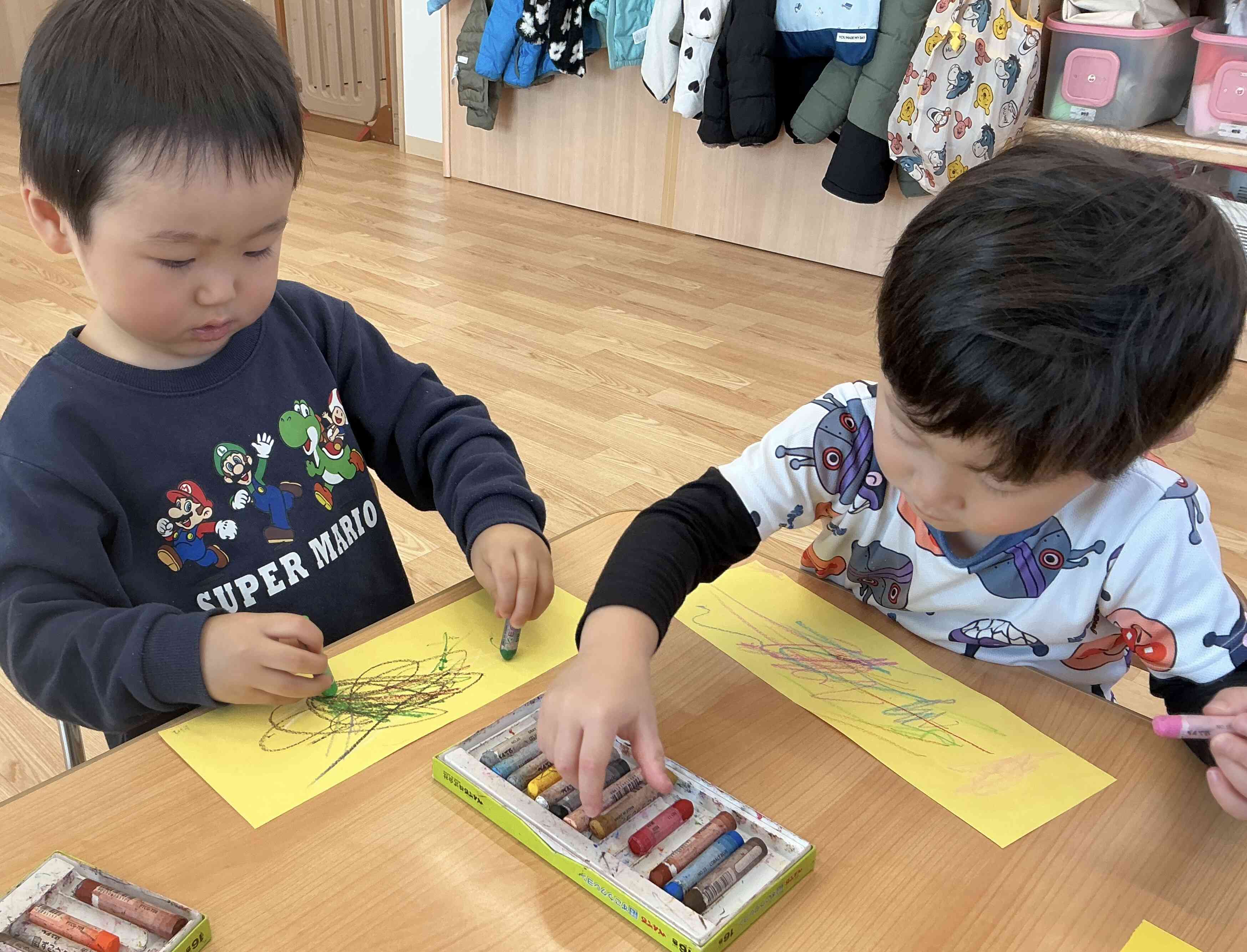 豆入れはクレヨンで仕上げましたよ