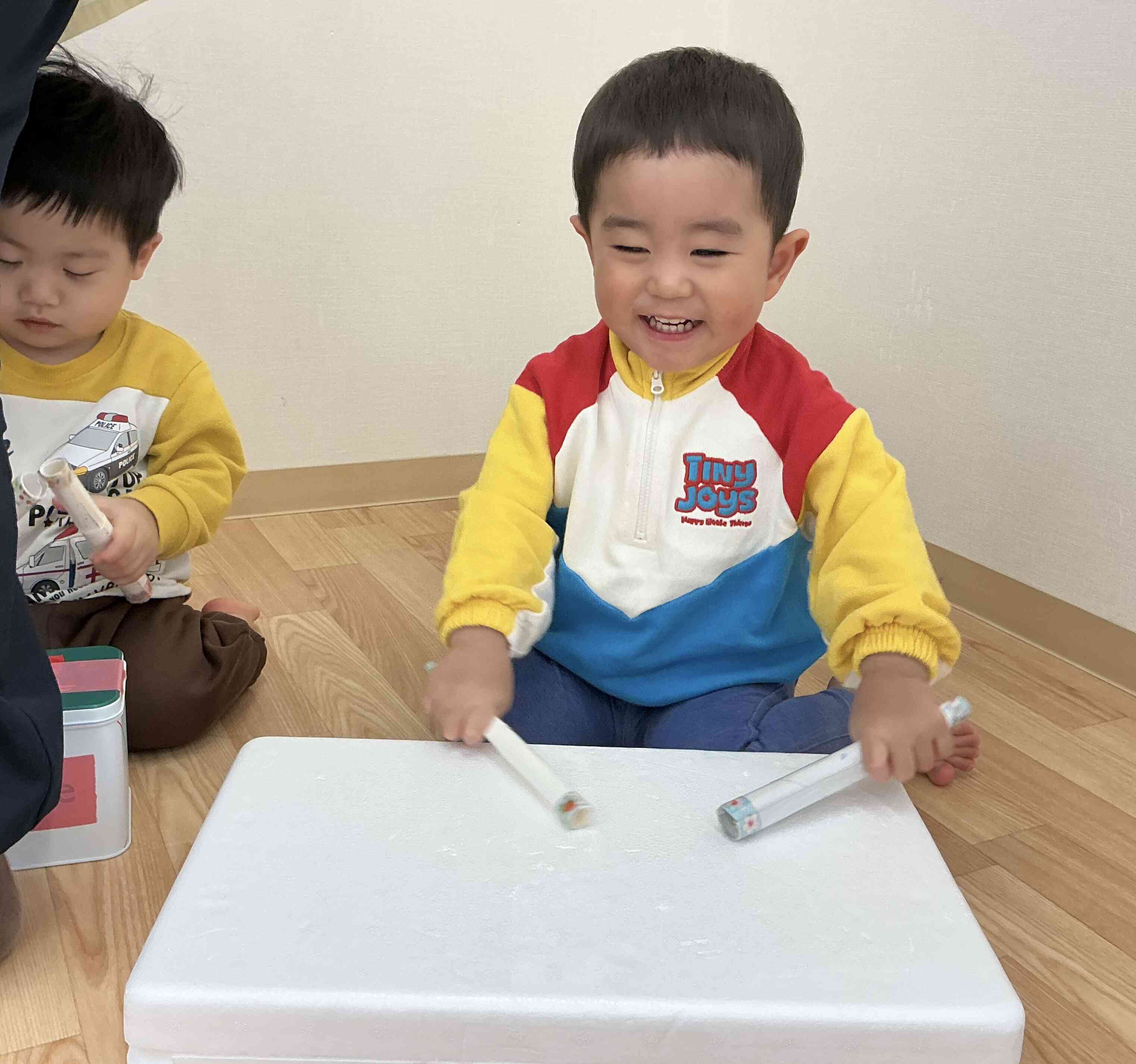 たいこでリズム遊び（０．１．２歳児）