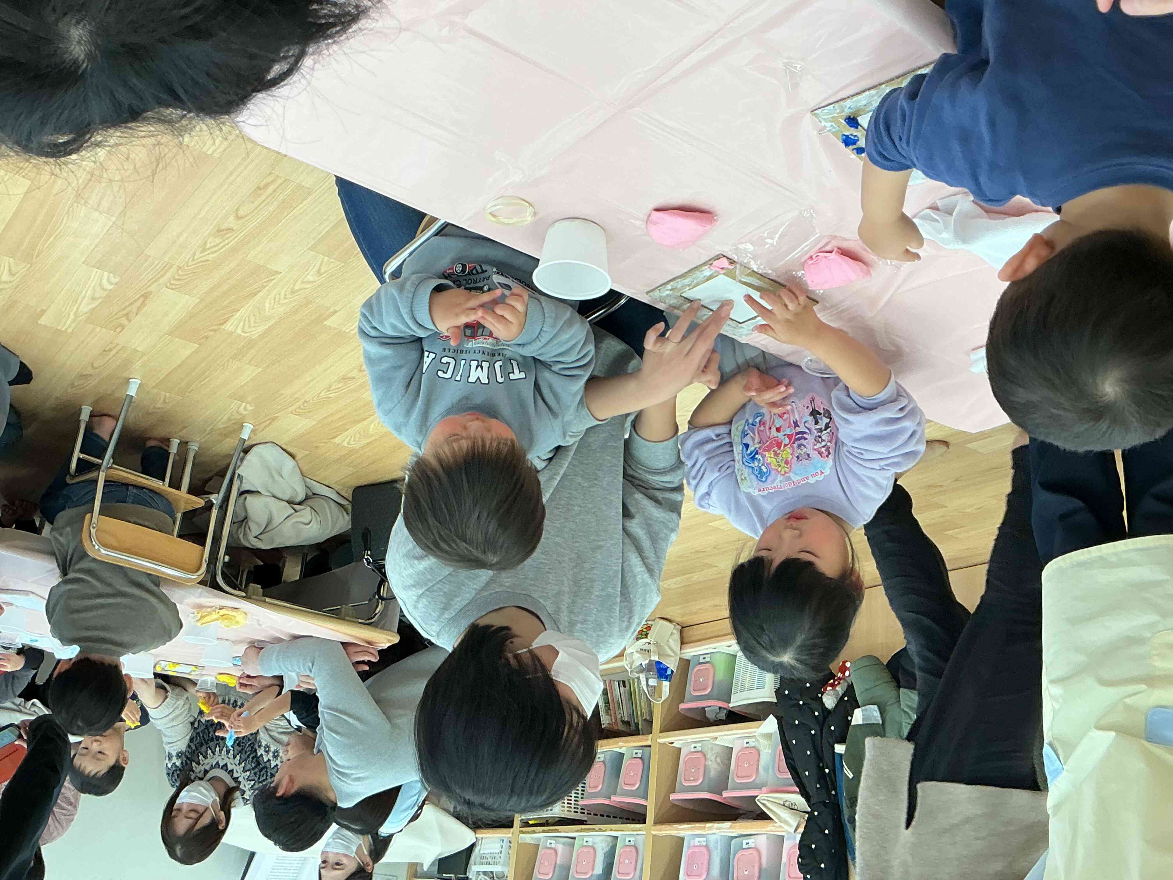 粘土こねこね‥やってみよう！