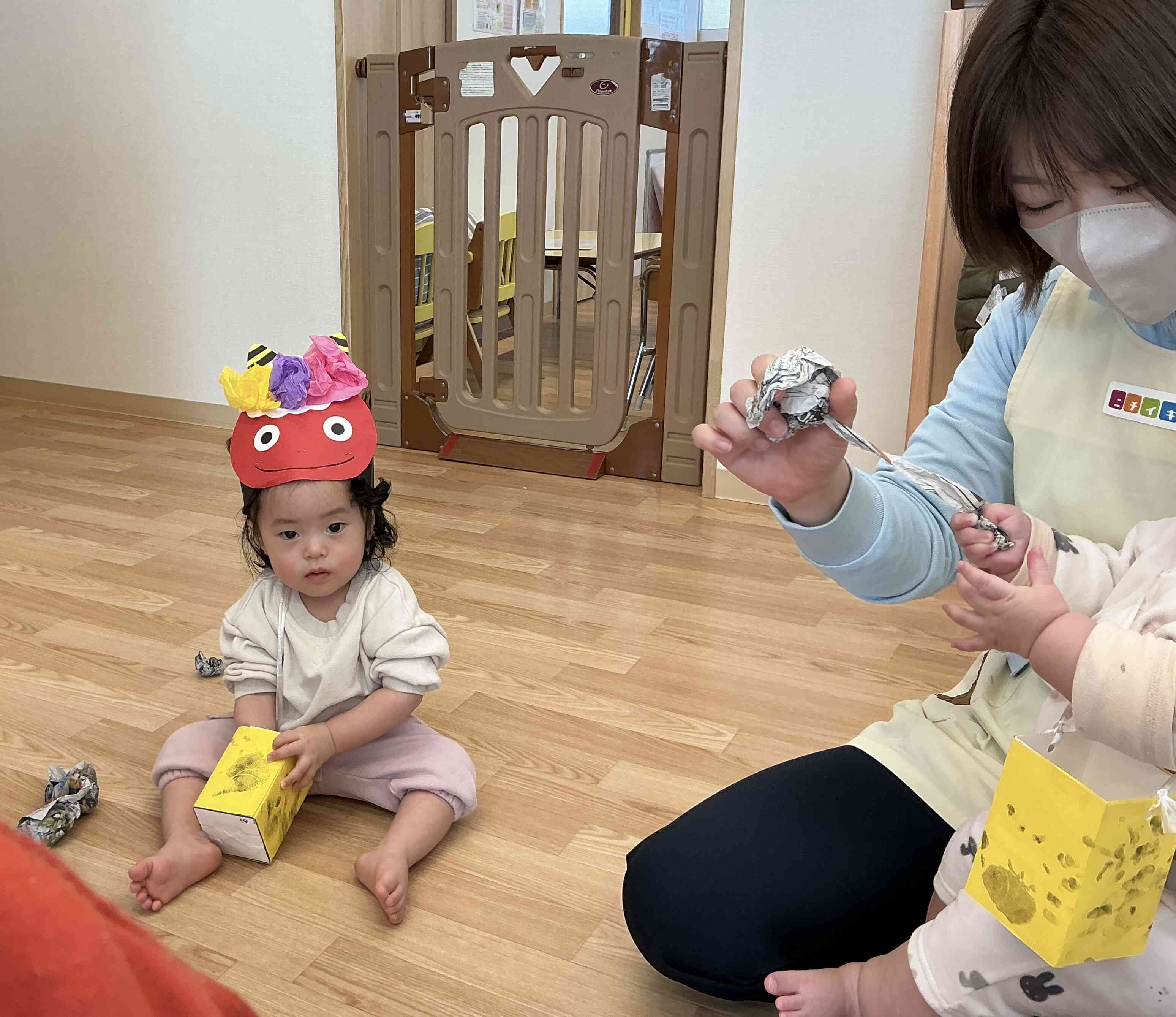 豆入れを持つ姿も可愛いですね