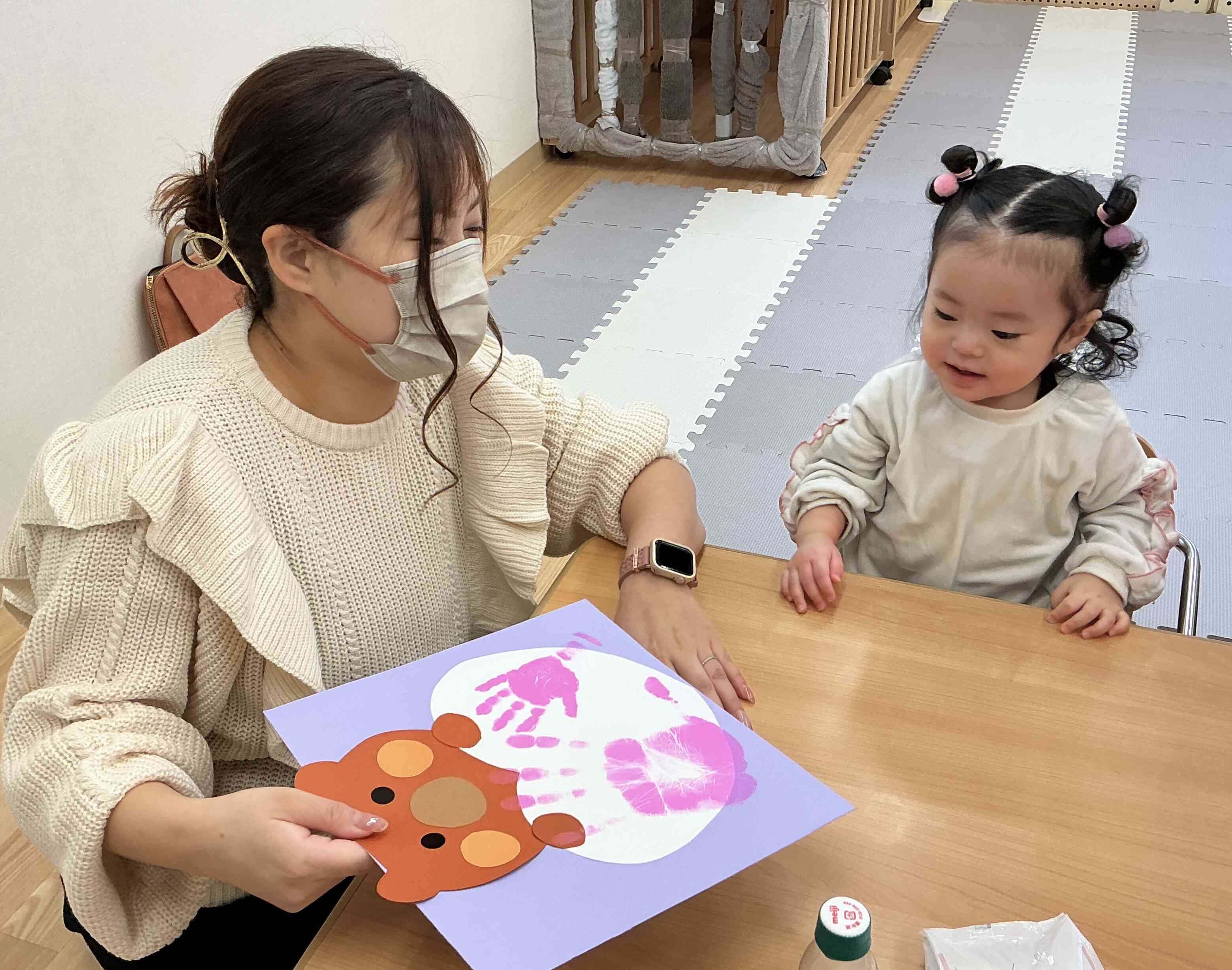 保育参観の様子(0歳児クラス、ふれあい遊び)