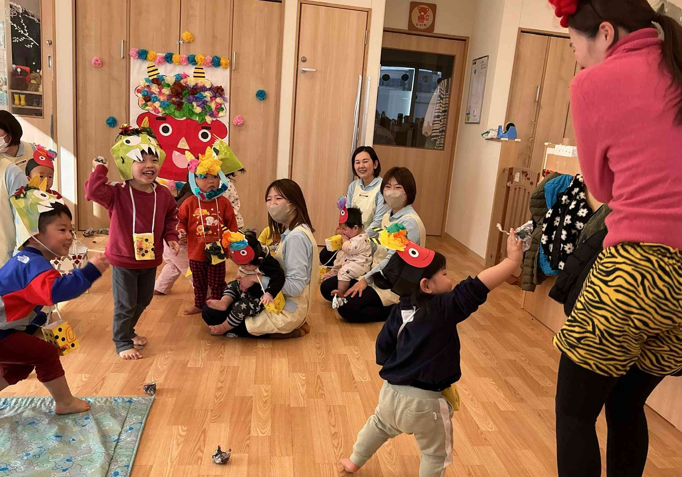 豆まき会の様子（0.1.2歳児）