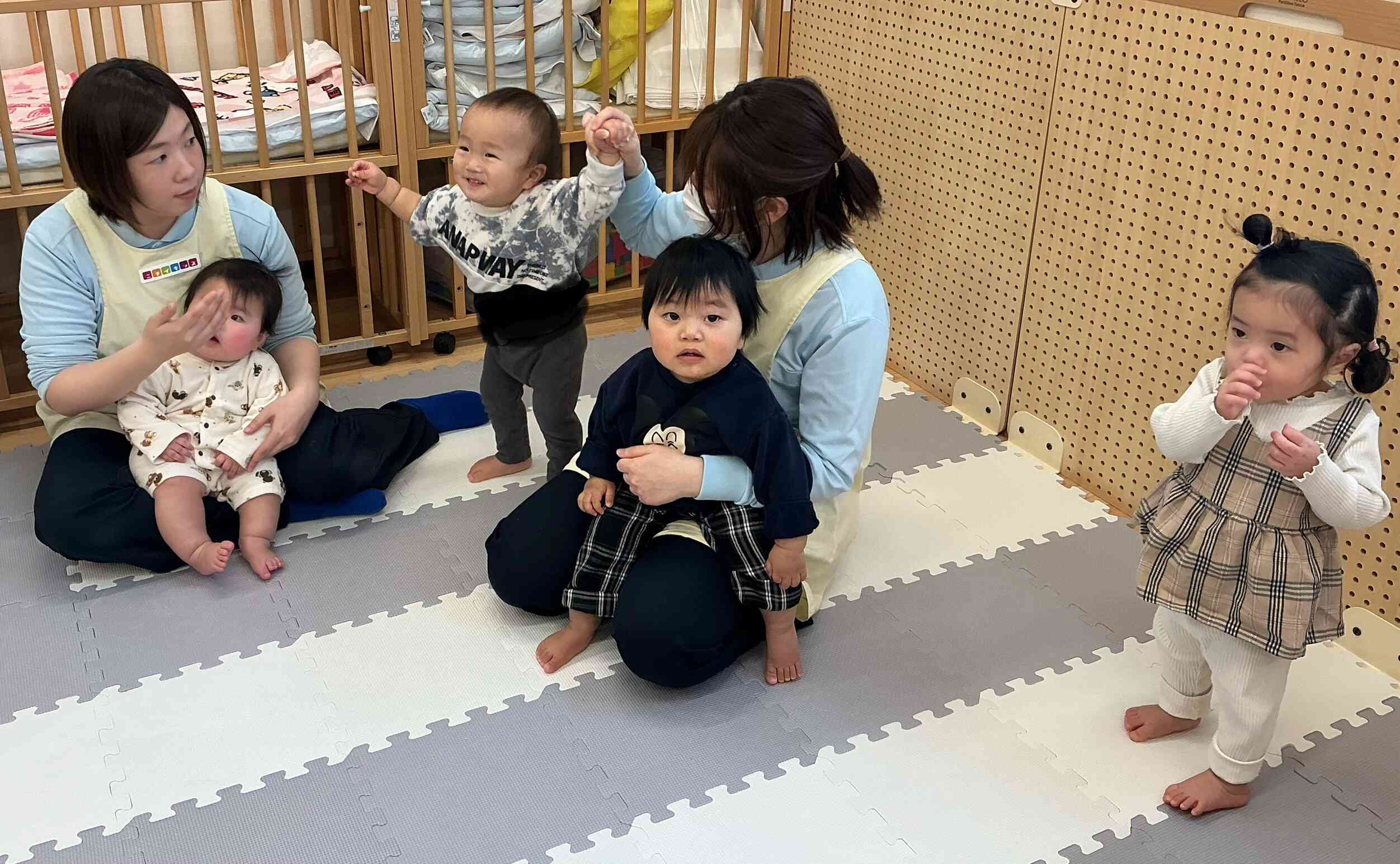 英語あそびの様子（0.1.2歳児クラス）