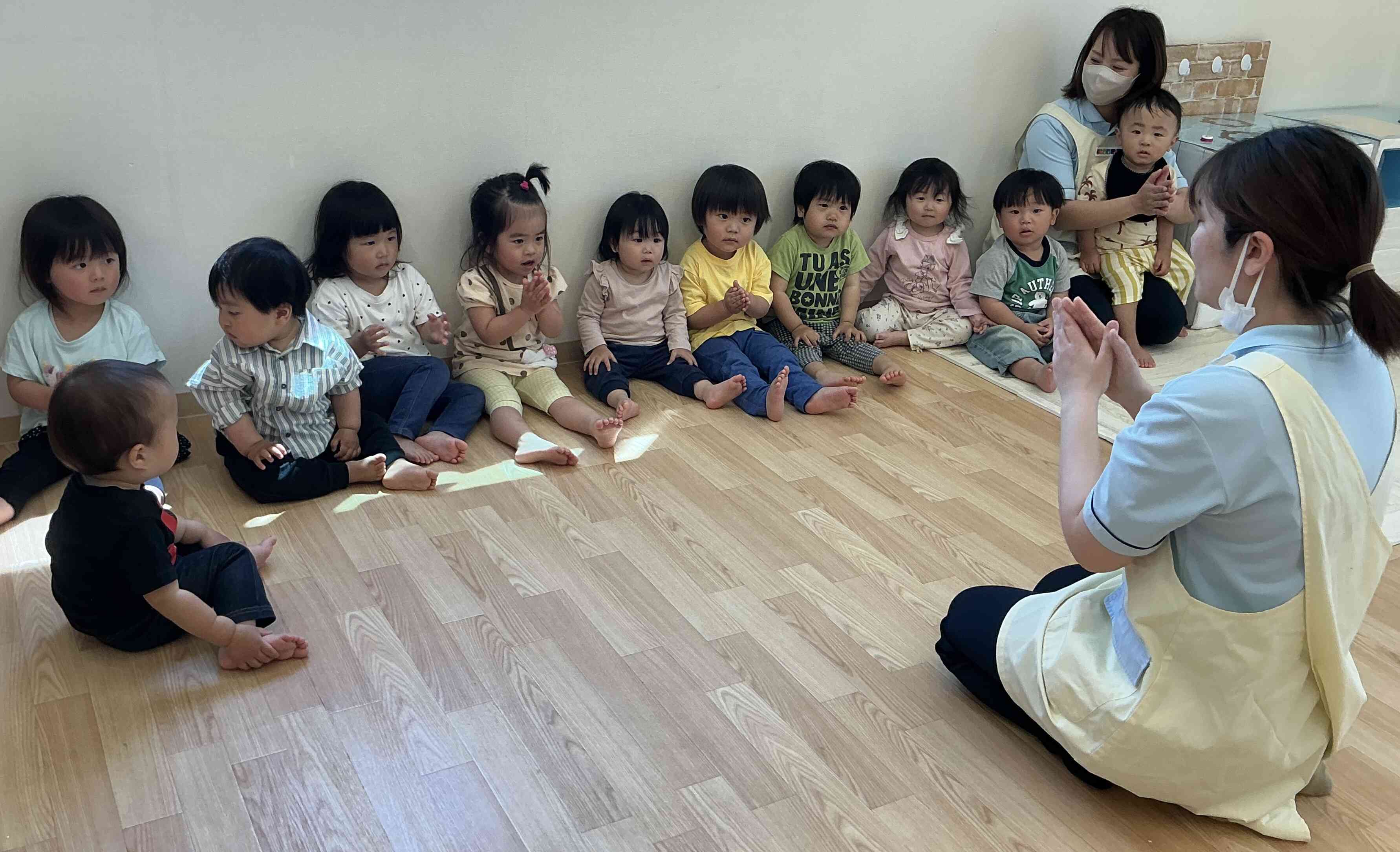 リズム遊びの様子（1・2歳児）