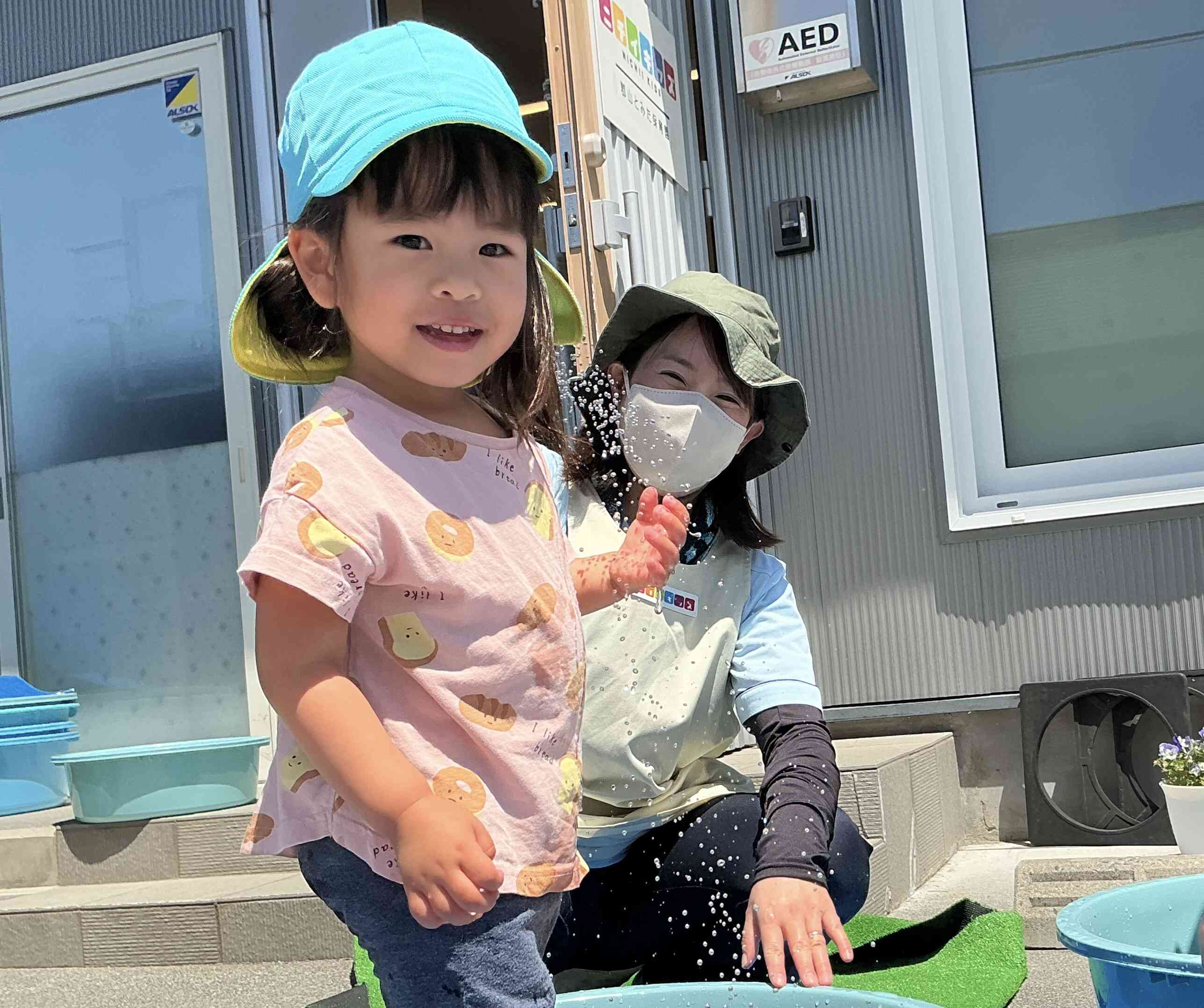 ジョウロで水を流すよ！