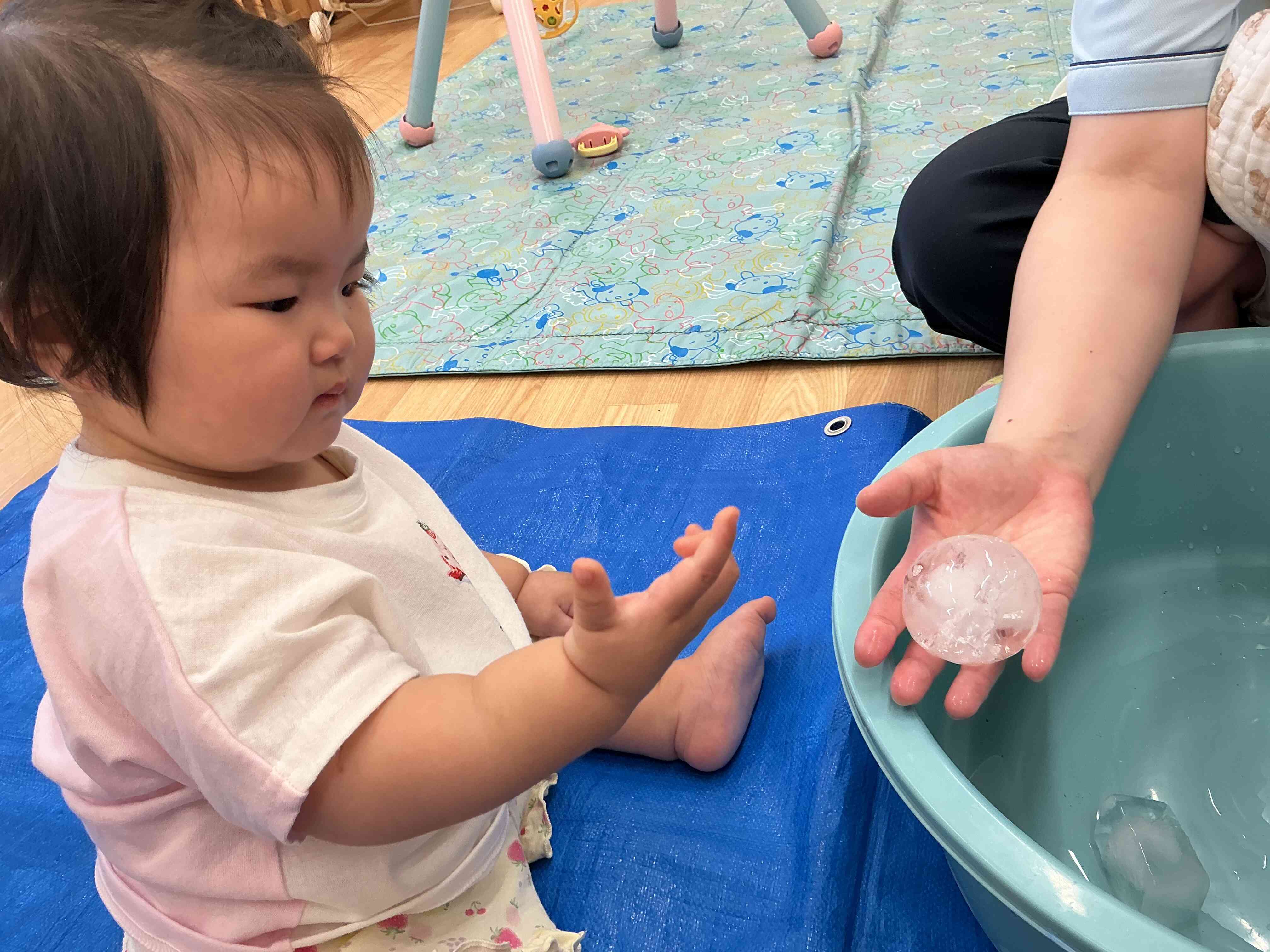 最近のひよこ組(0歳児)の様子