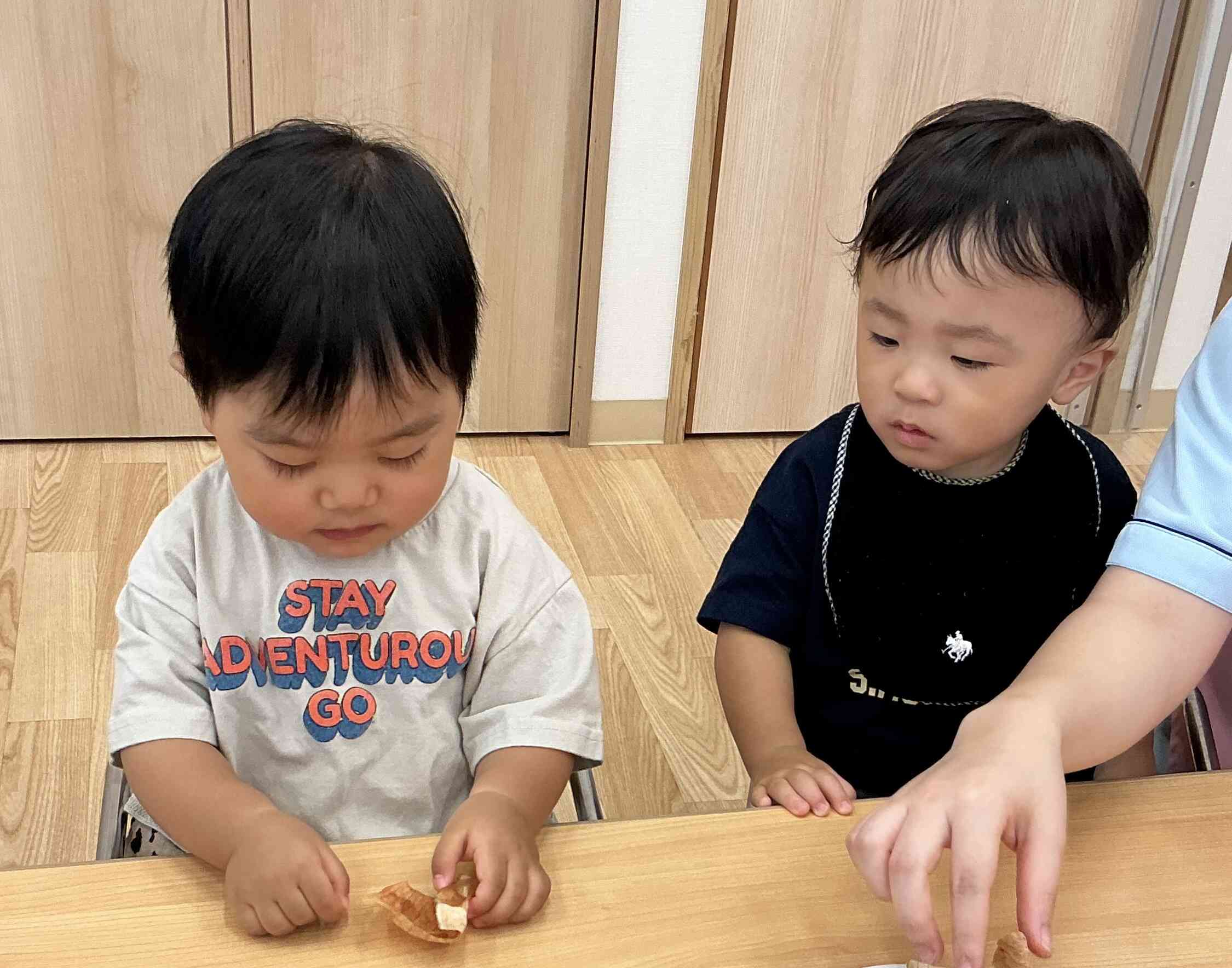 玉ねぎの皮を触ってみよう！