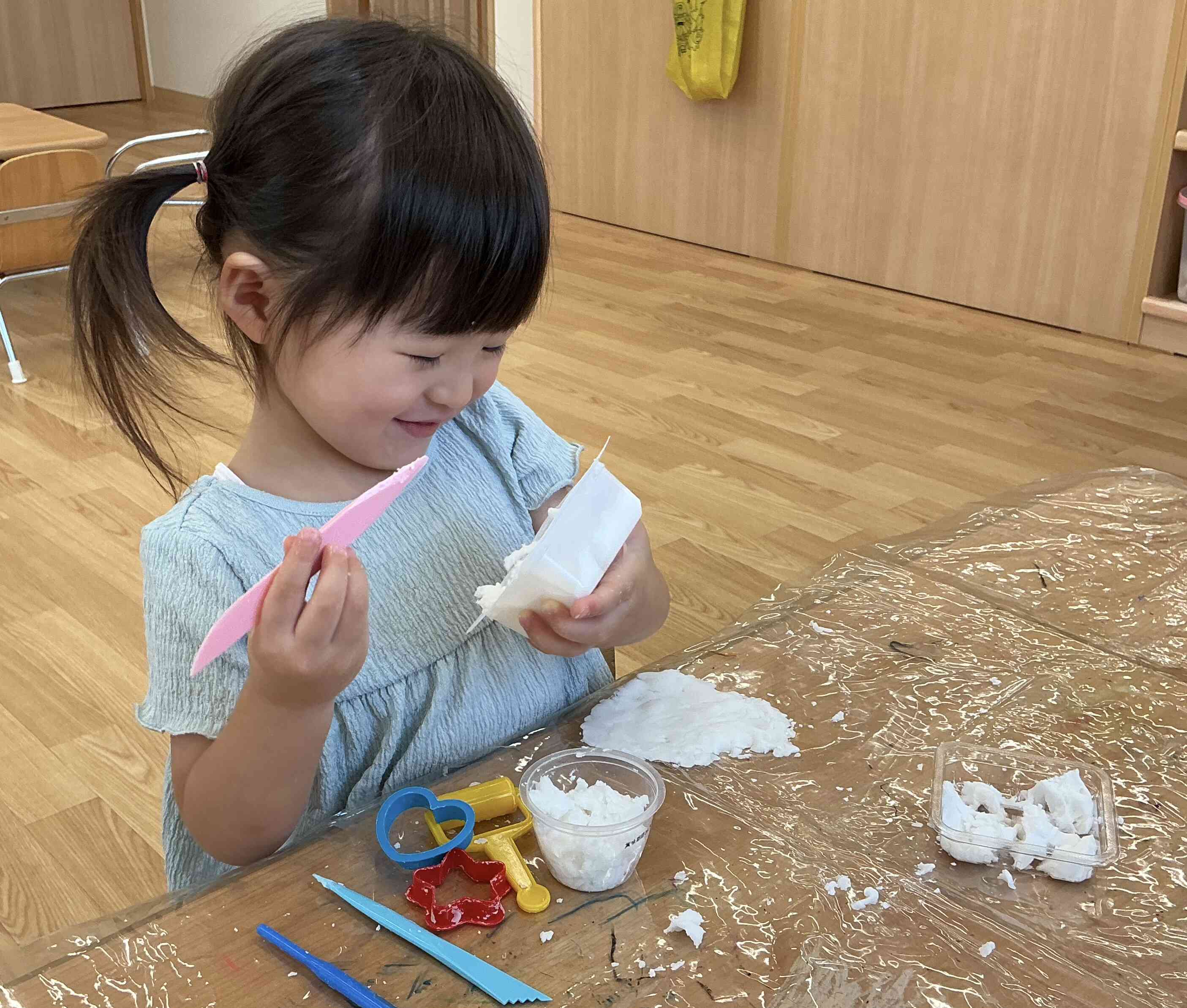 片栗粉粘土遊び（2歳児）
