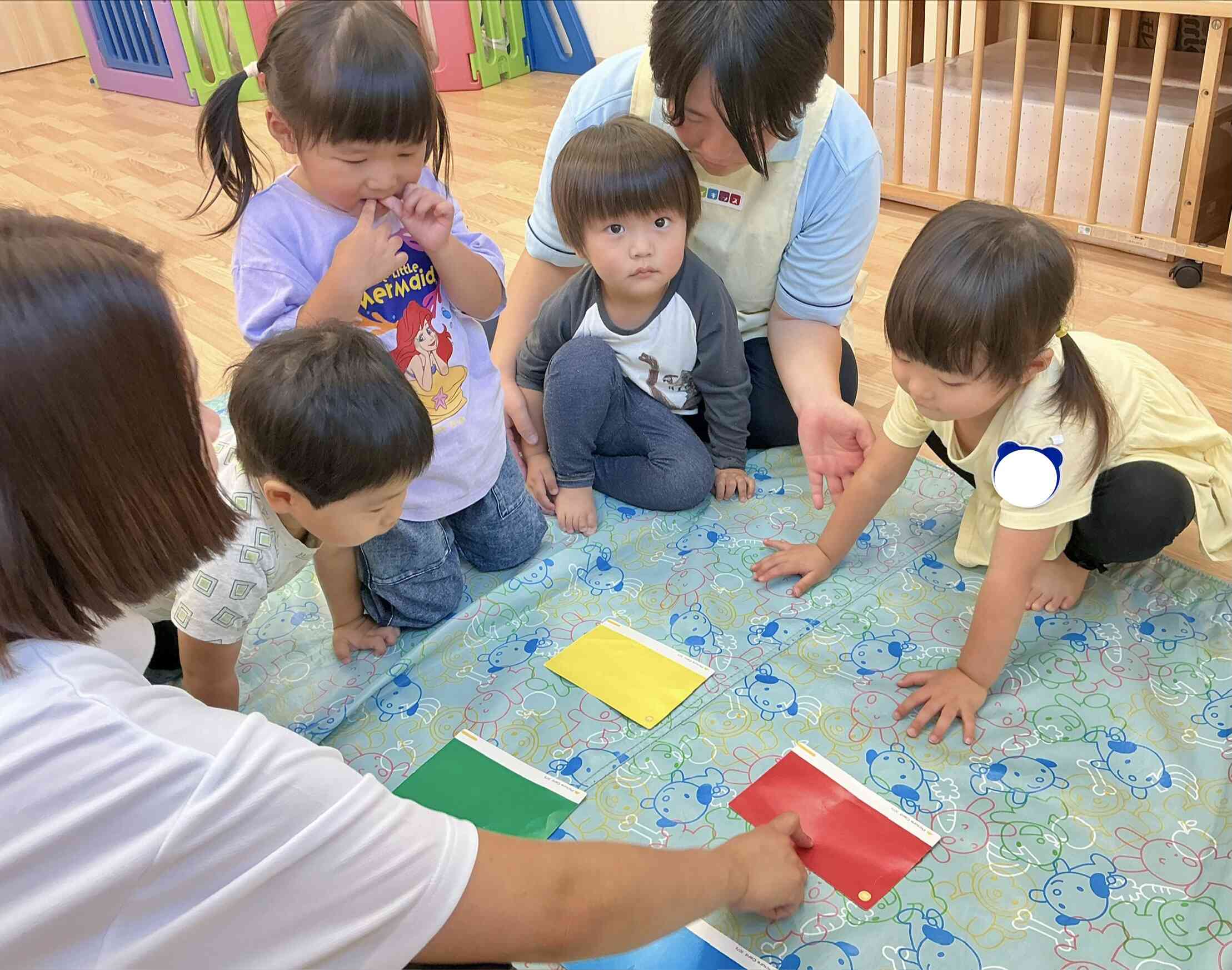 英語遊びの様子（1・2歳児クラス）