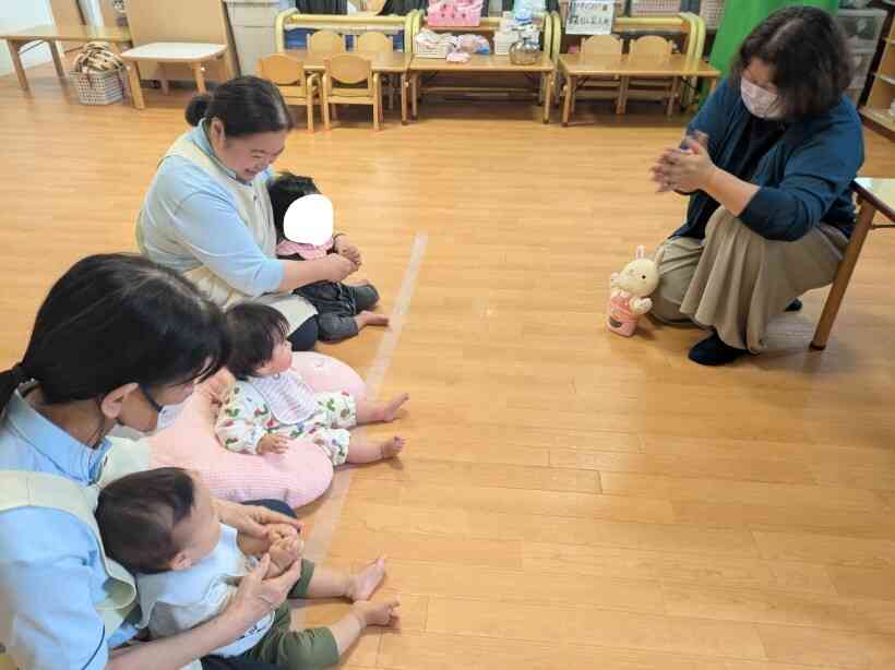 講師の先生をしっかり見て真似ができていますね。