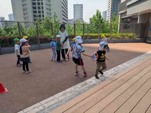 お友だちとバトンを繋いで！