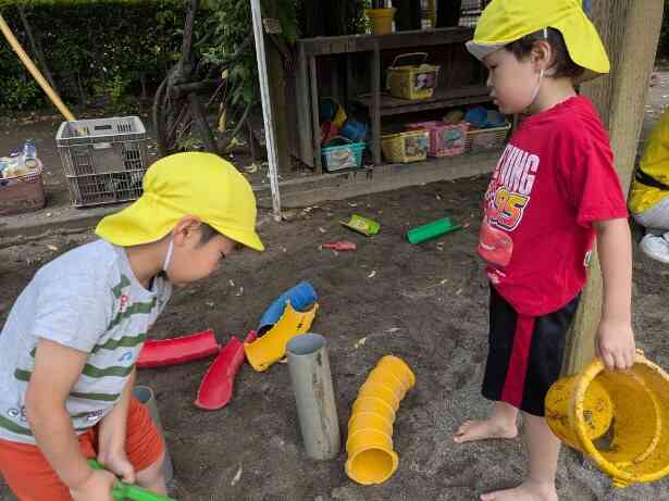 お砂場遊びに夢中です!