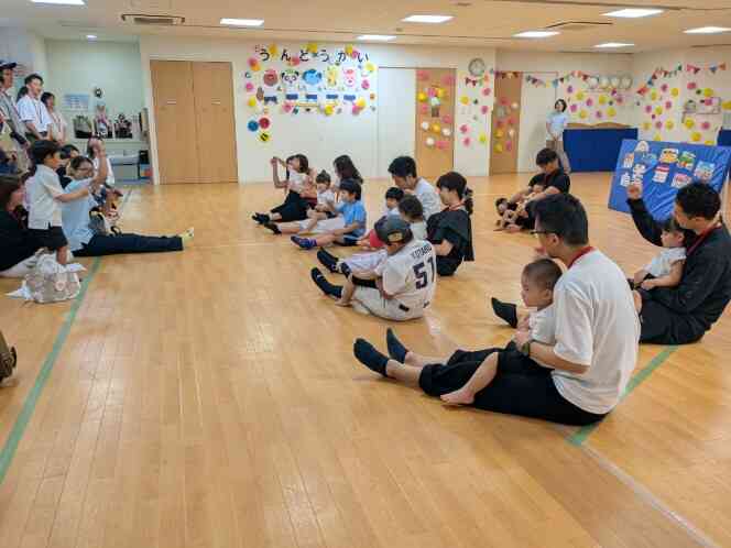 りす組（１歳児）のお友だちはお家の方と一緒に親子競技です！