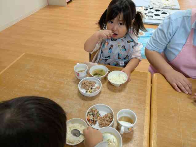 上手に自分で食べられるよ!