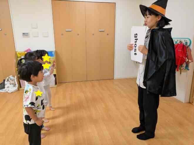 ハロウィンに因んだカードを使ったゲームを楽しみました！