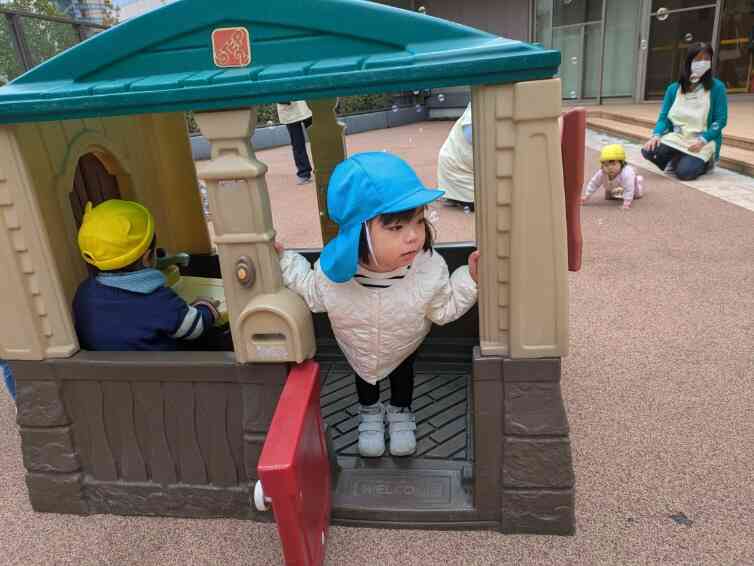 園庭遊び（0.1歳児）