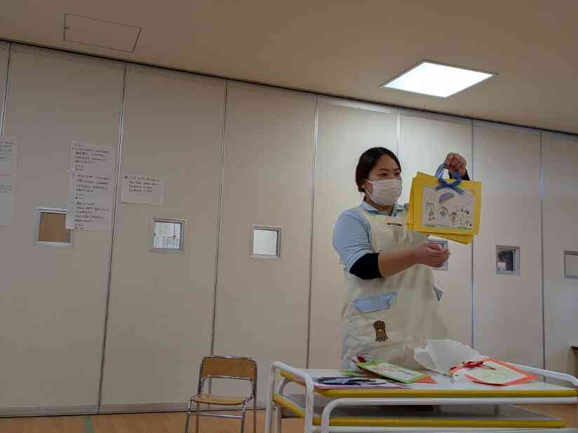 お家の方への感謝を伝える手作りプレゼント。帰ったら渡そうね。