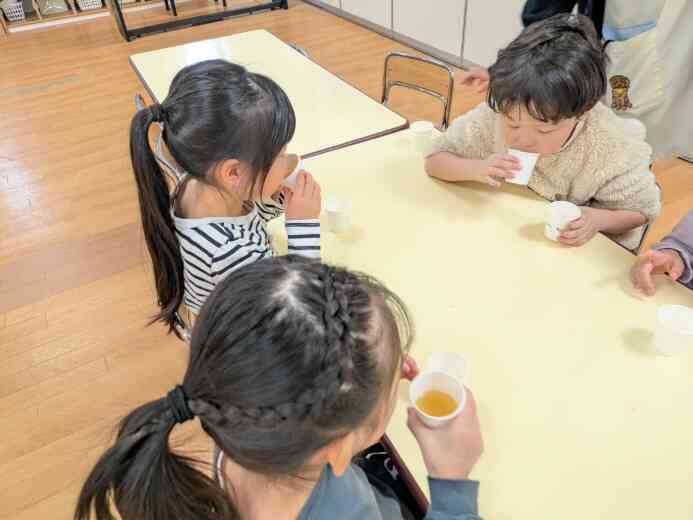 いろいろな種類の出汁の飲み比べをしました!