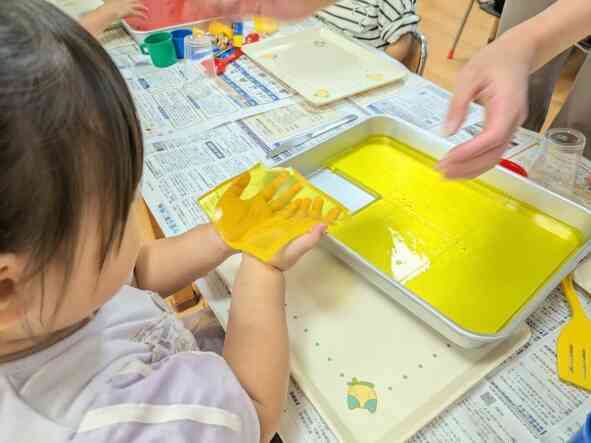 触ってみて・・・つめたいね!