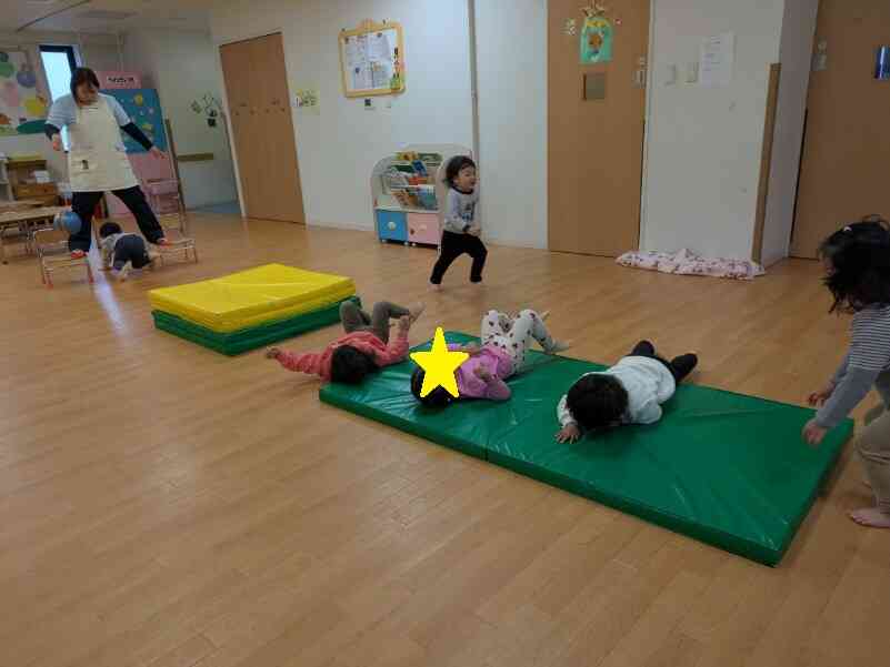 マットをゴロゴロ。