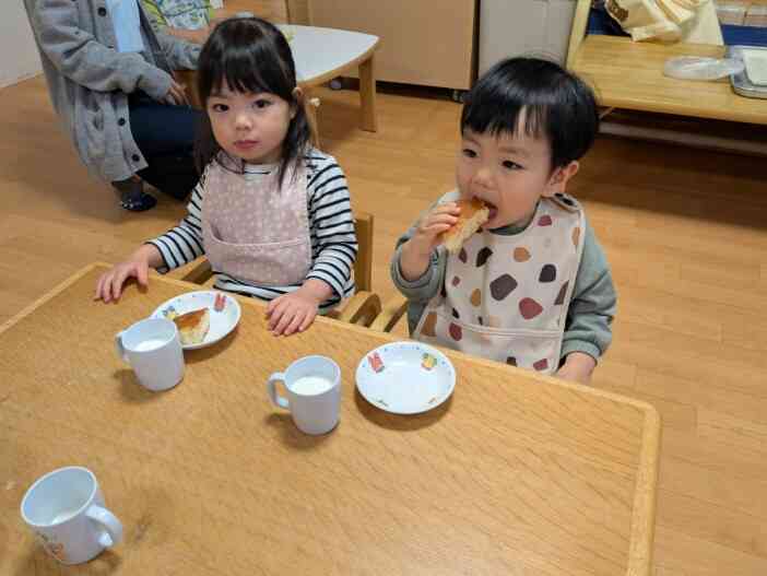 大きなお口を開けてパクリ!