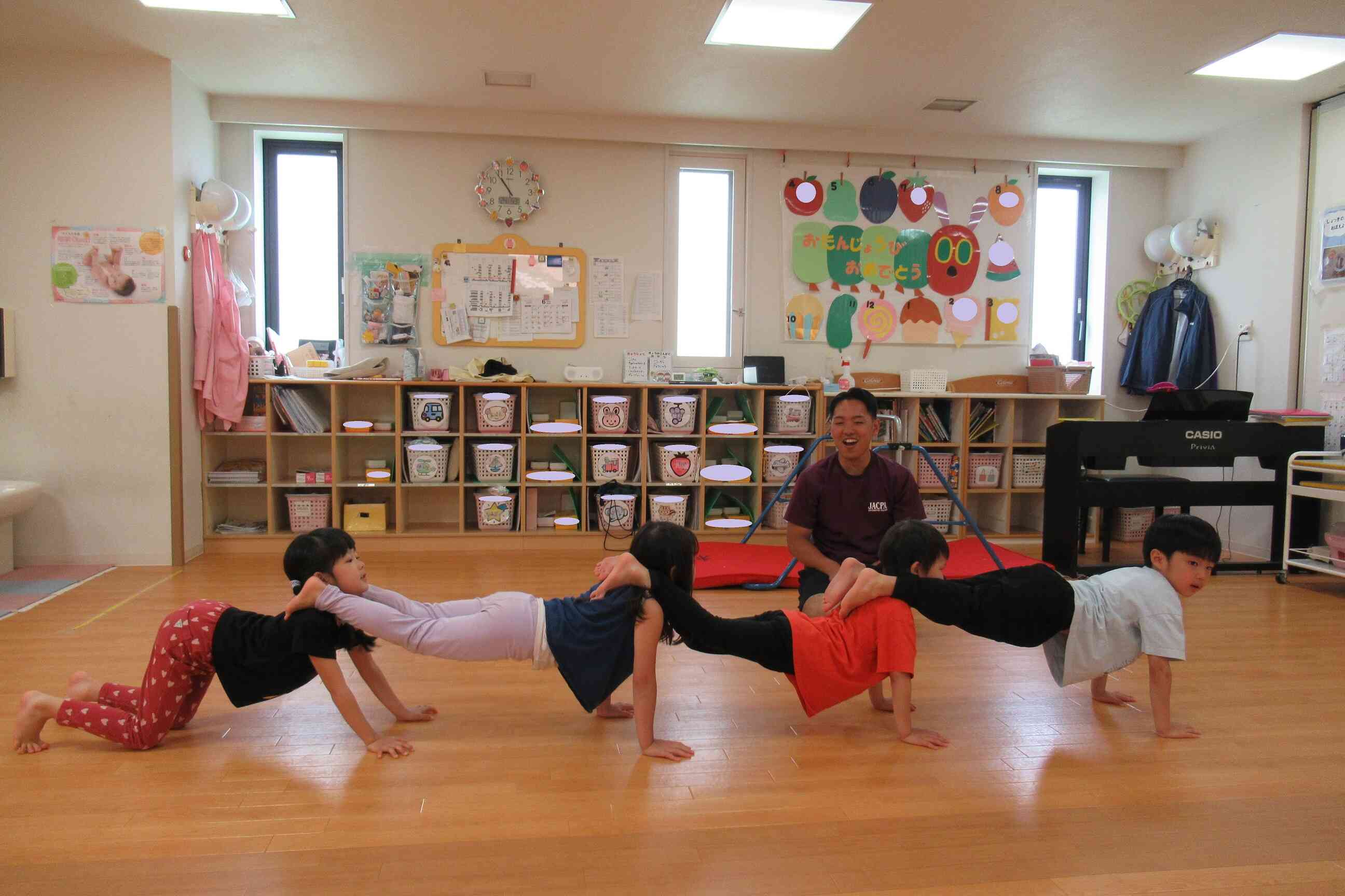 ３・４・５歳児は、体操を行っています！