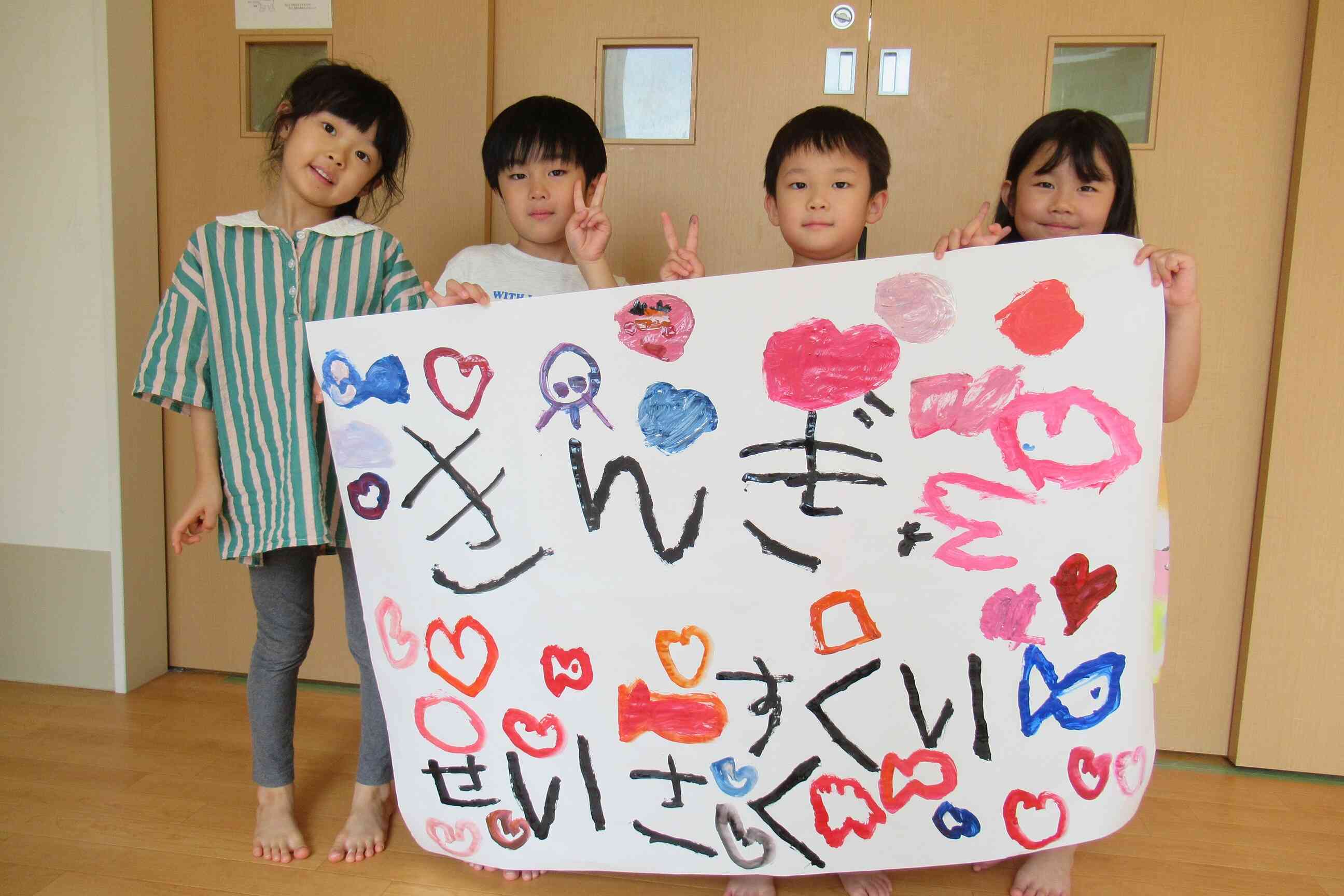 ぞう組(5歳児)だけで、夏祭りの看板作りをしました!特別~!
