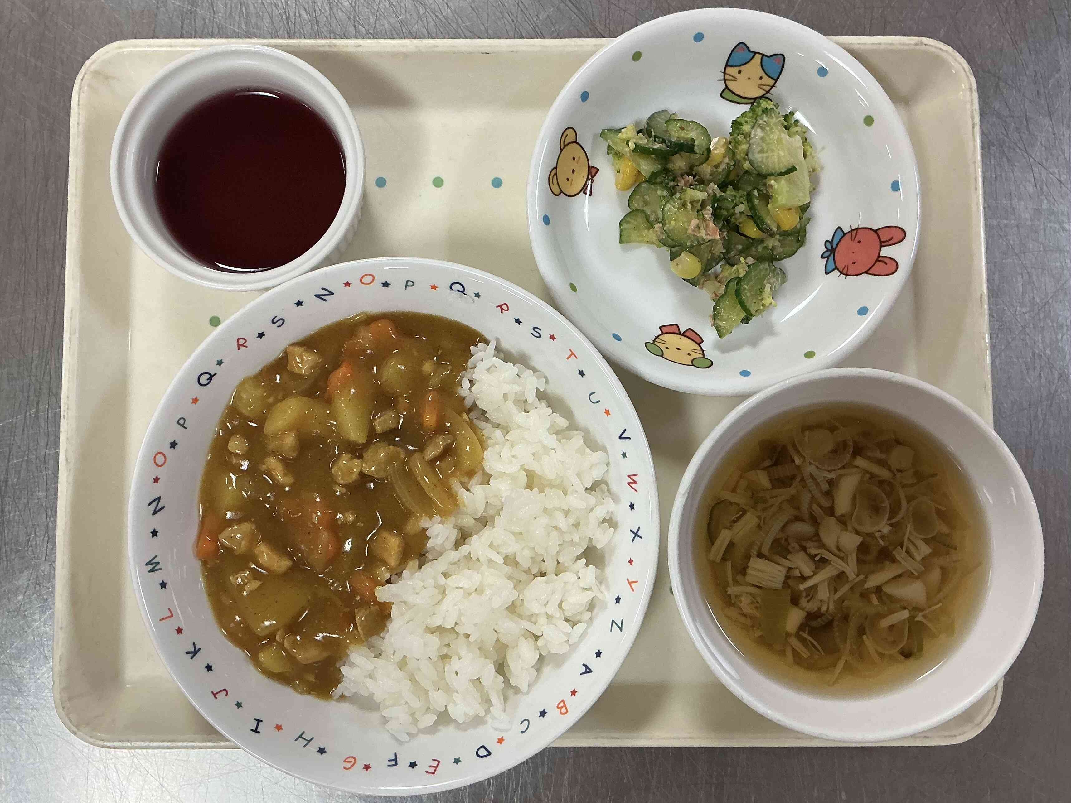 チキンカレーときのこスープになりました!