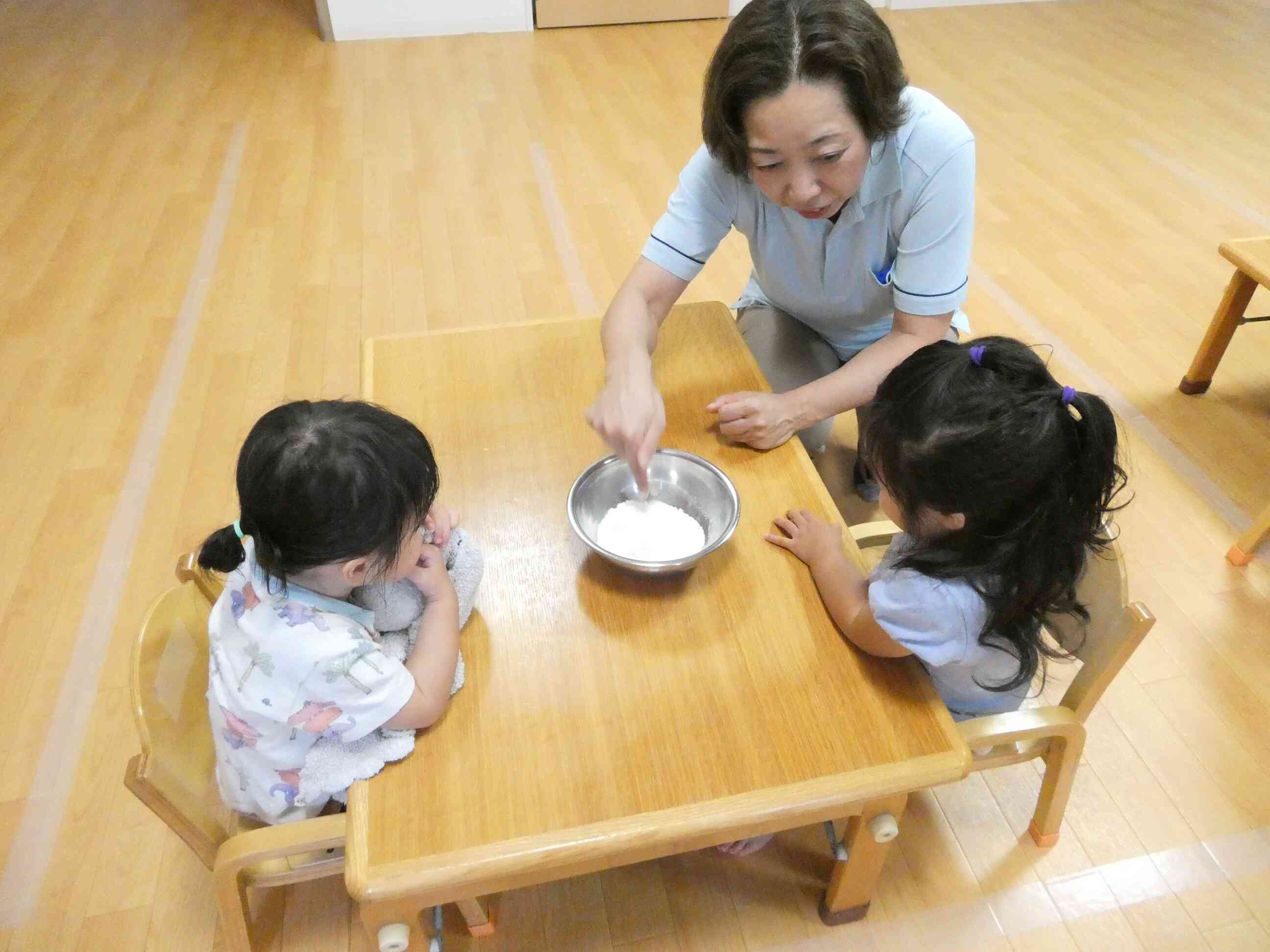 ふわふわの粉だね！