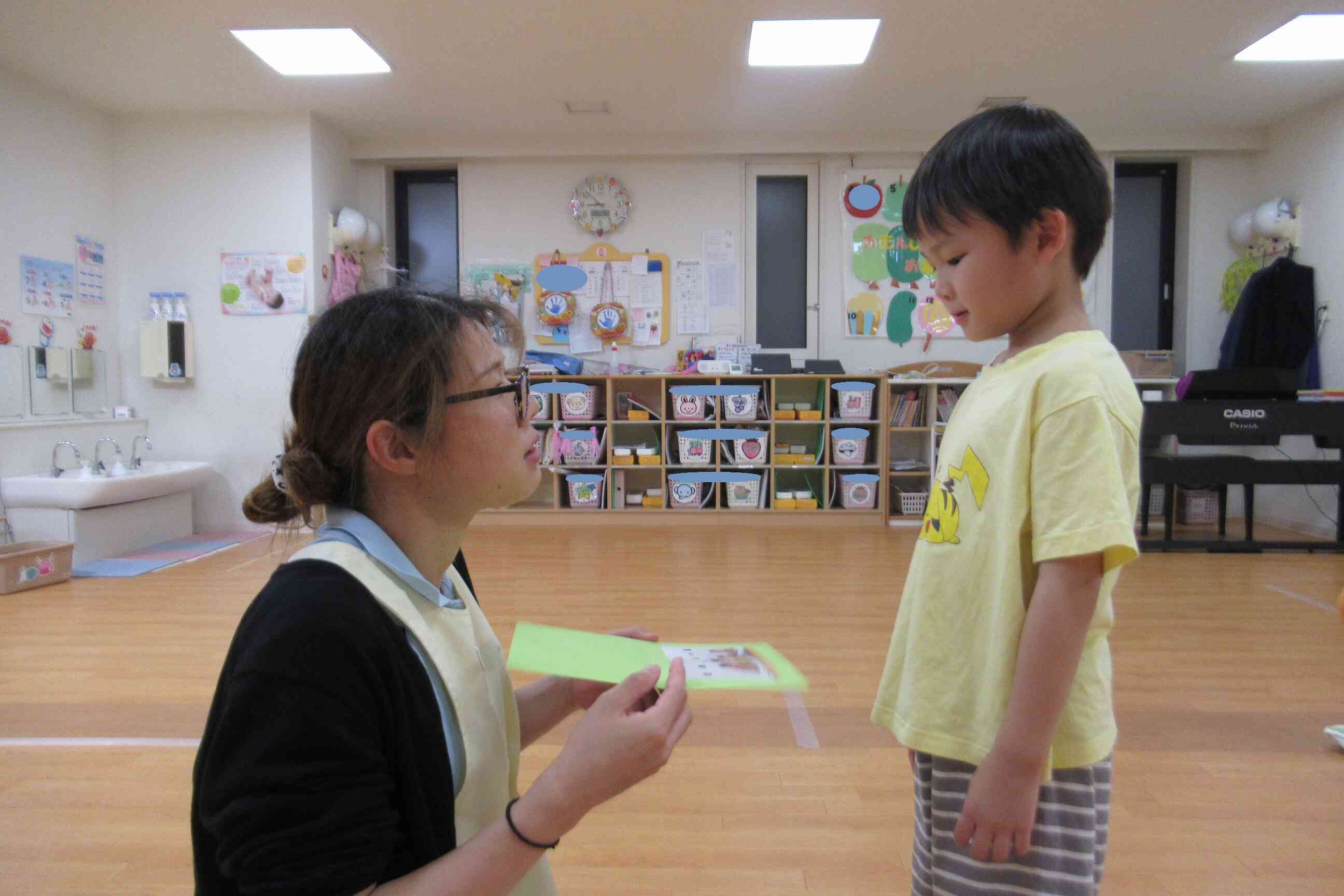 さっき撮った写真をしおりに貼ったんだよ!えーすごい、ありがとう!