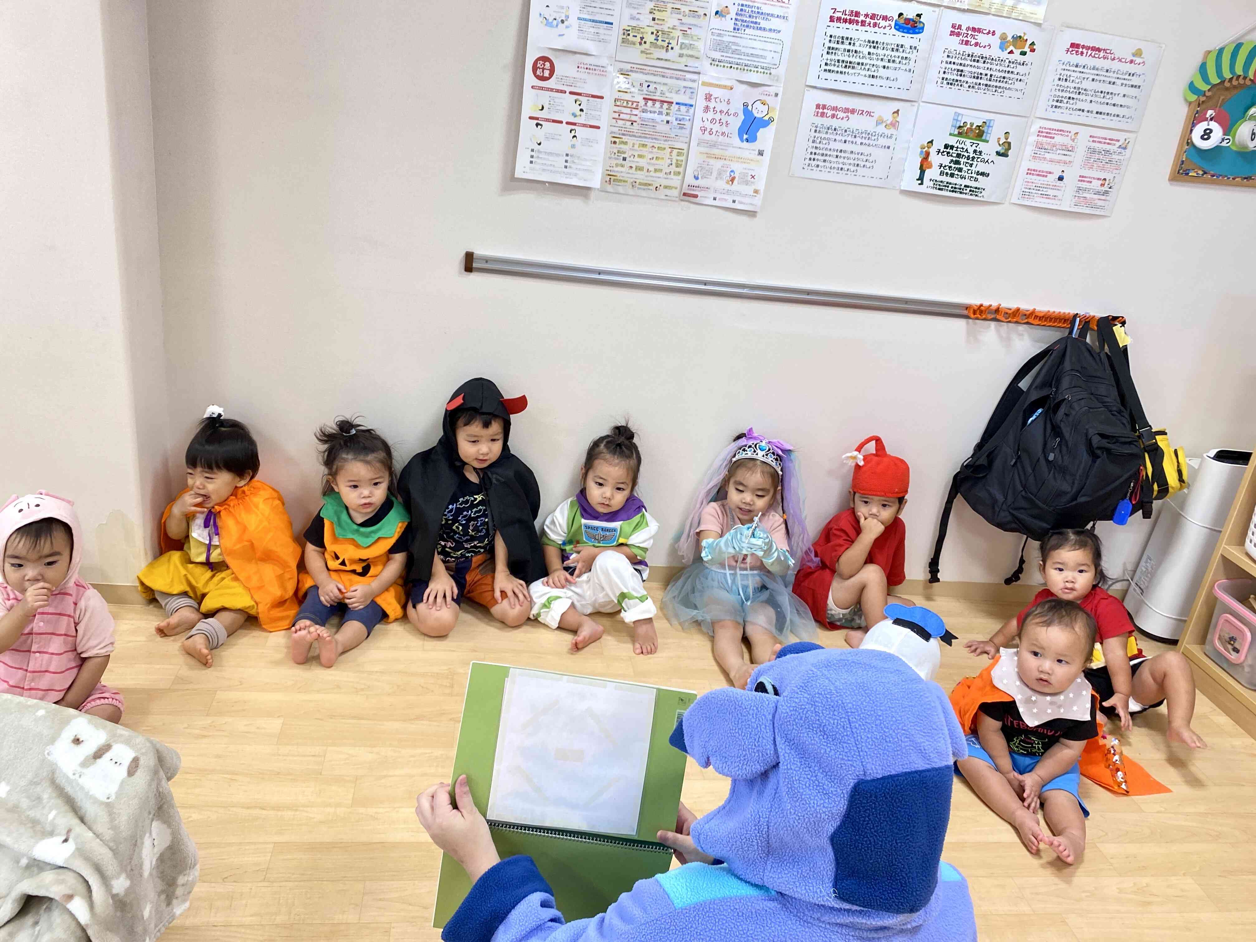 先生の読む絵本、楽しいね♪