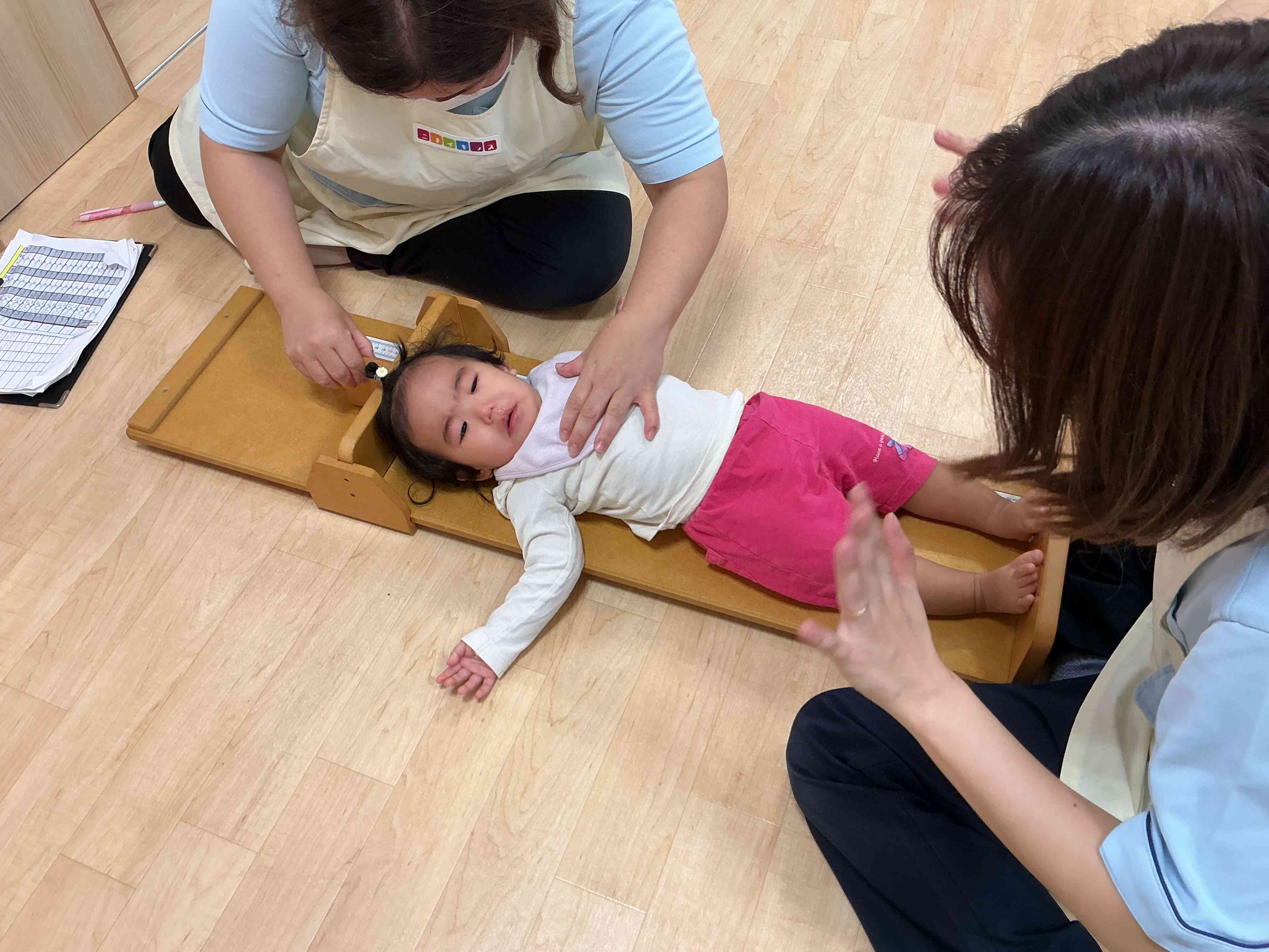 ひよこ組（0歳児）ドキドキ身体測定