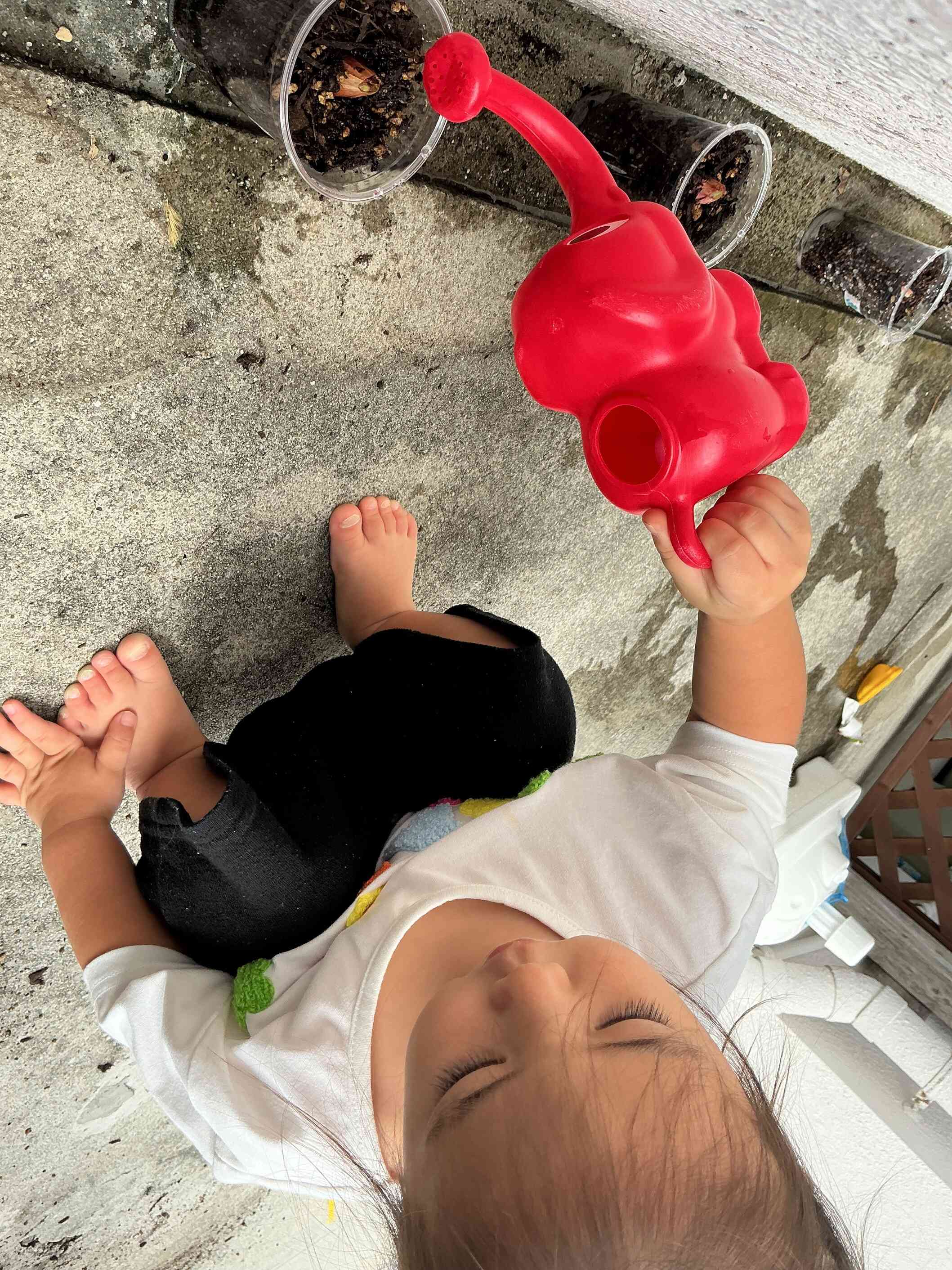 水やりとしゃぼん玉遊び