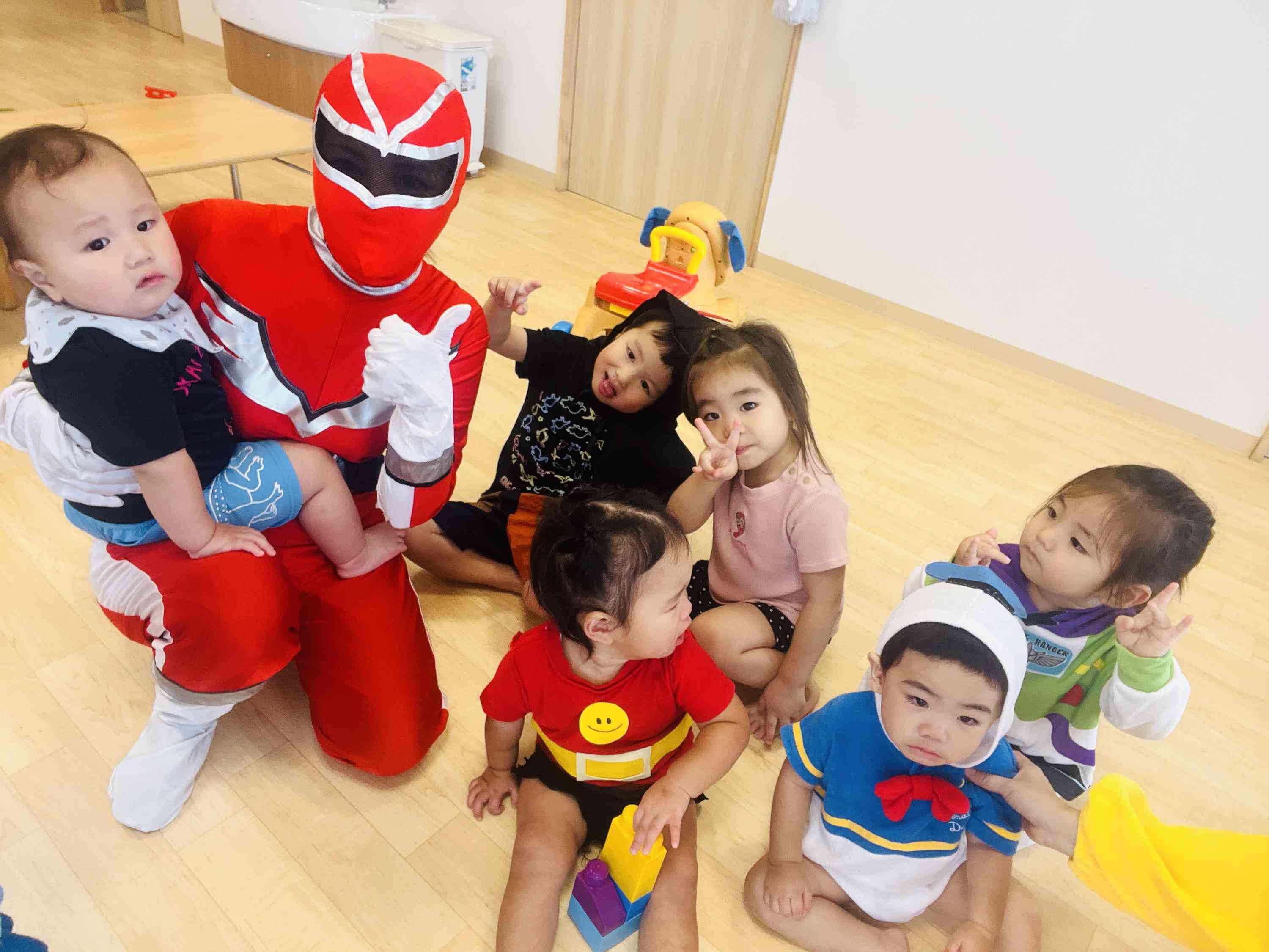 ヒーローと記念撮影♪