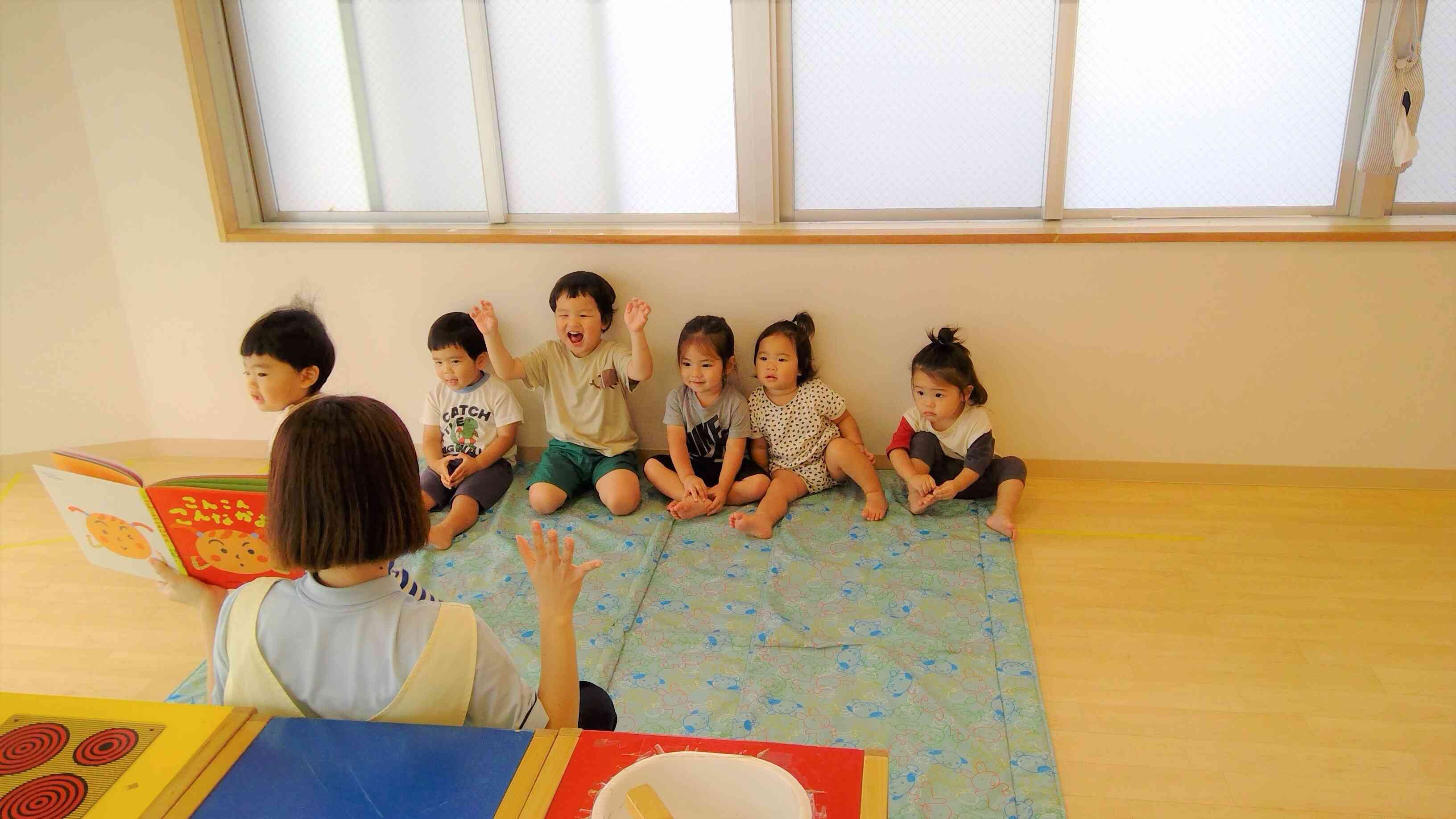 絵本の読み聞かせ