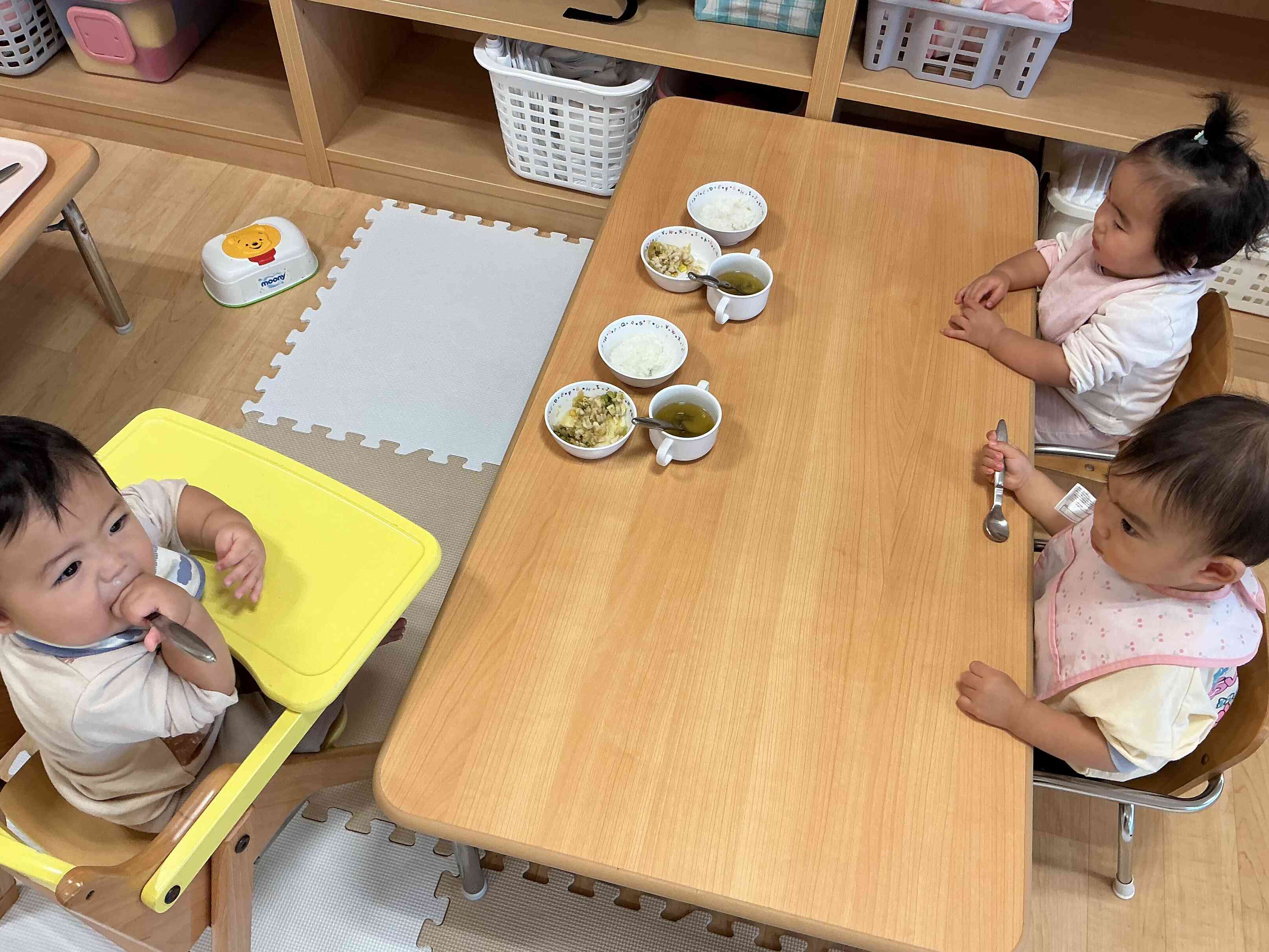 「いただきます♪」の準備中（離乳食）