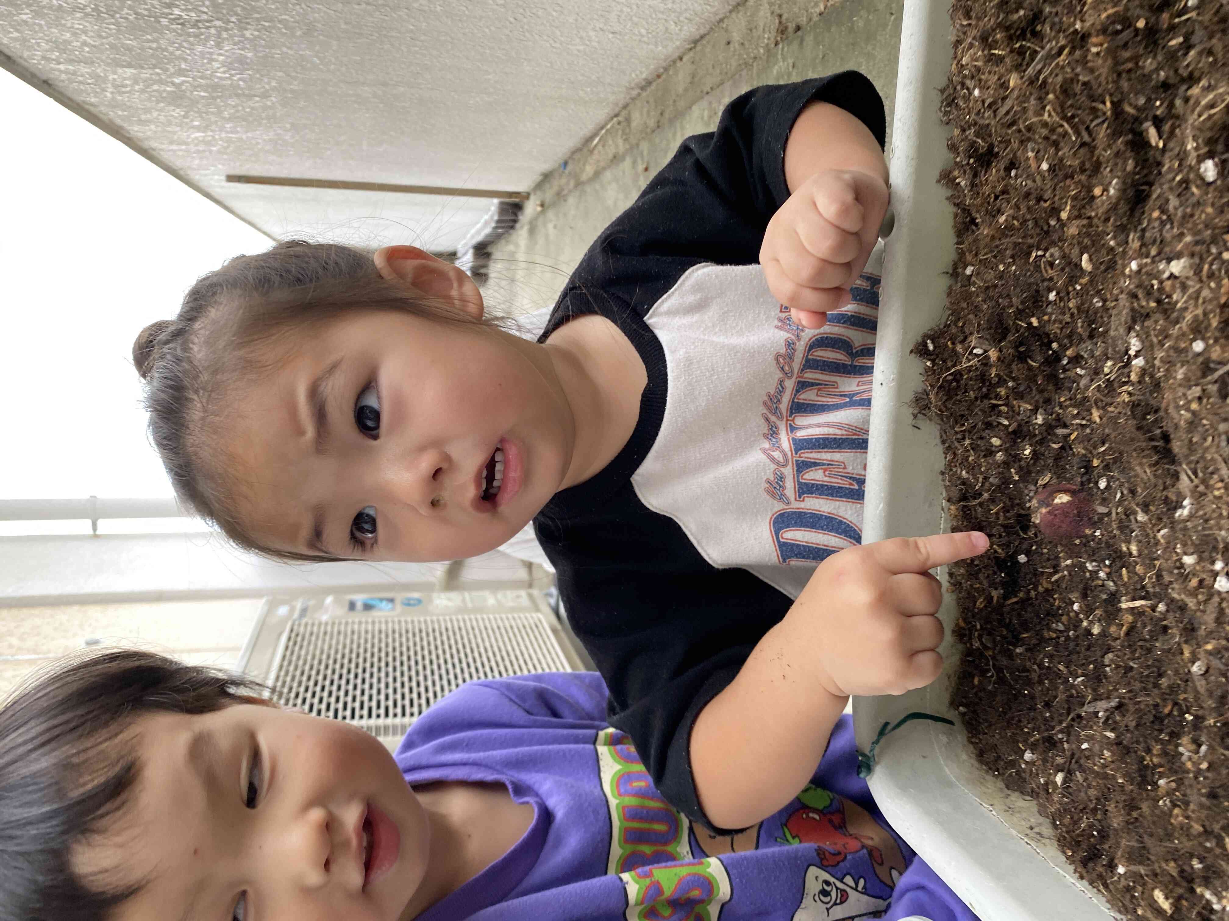おいも、みーつけたっ（1〜2歳児）