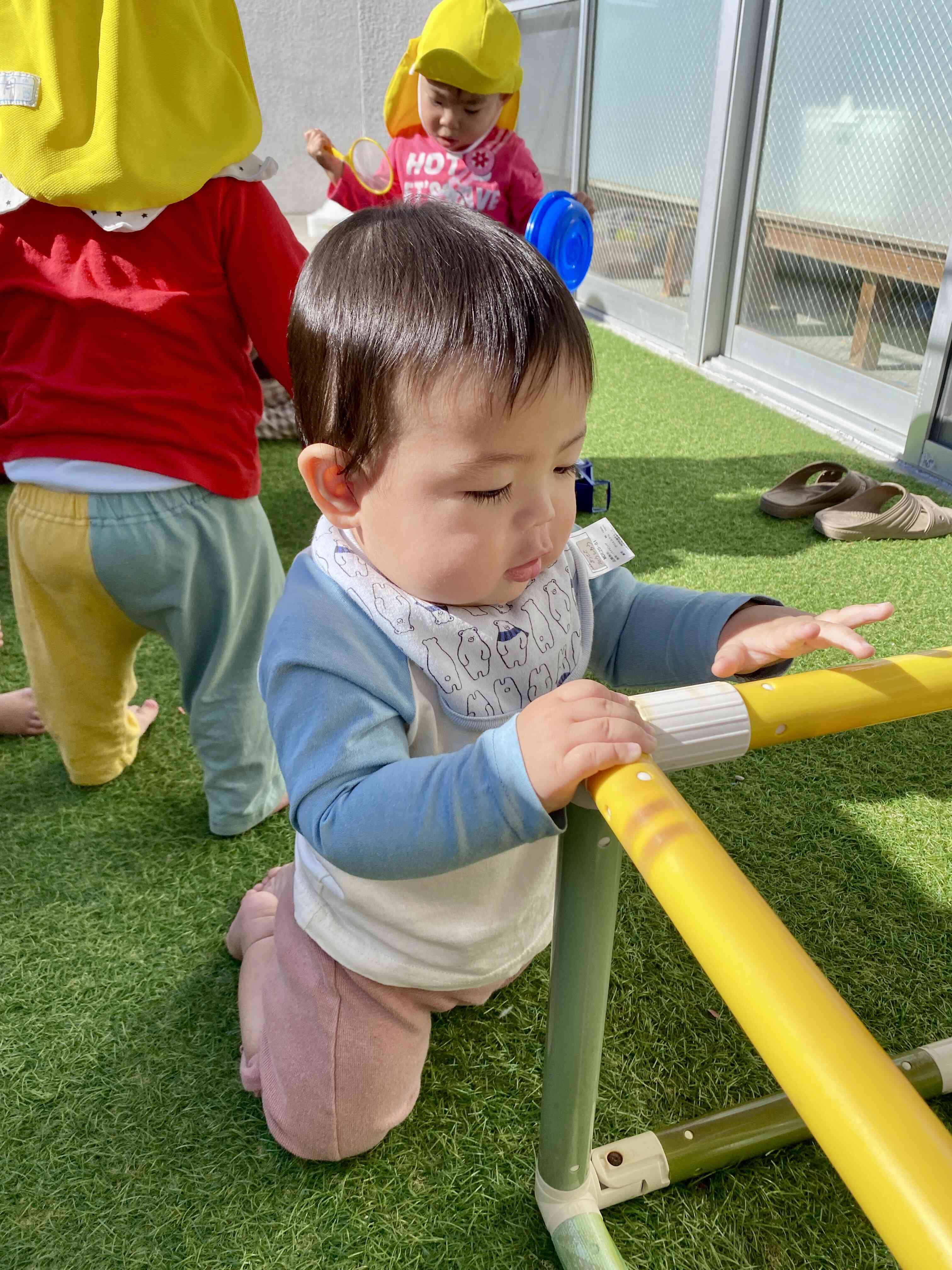 ０歳クラスも日向ぼっこ