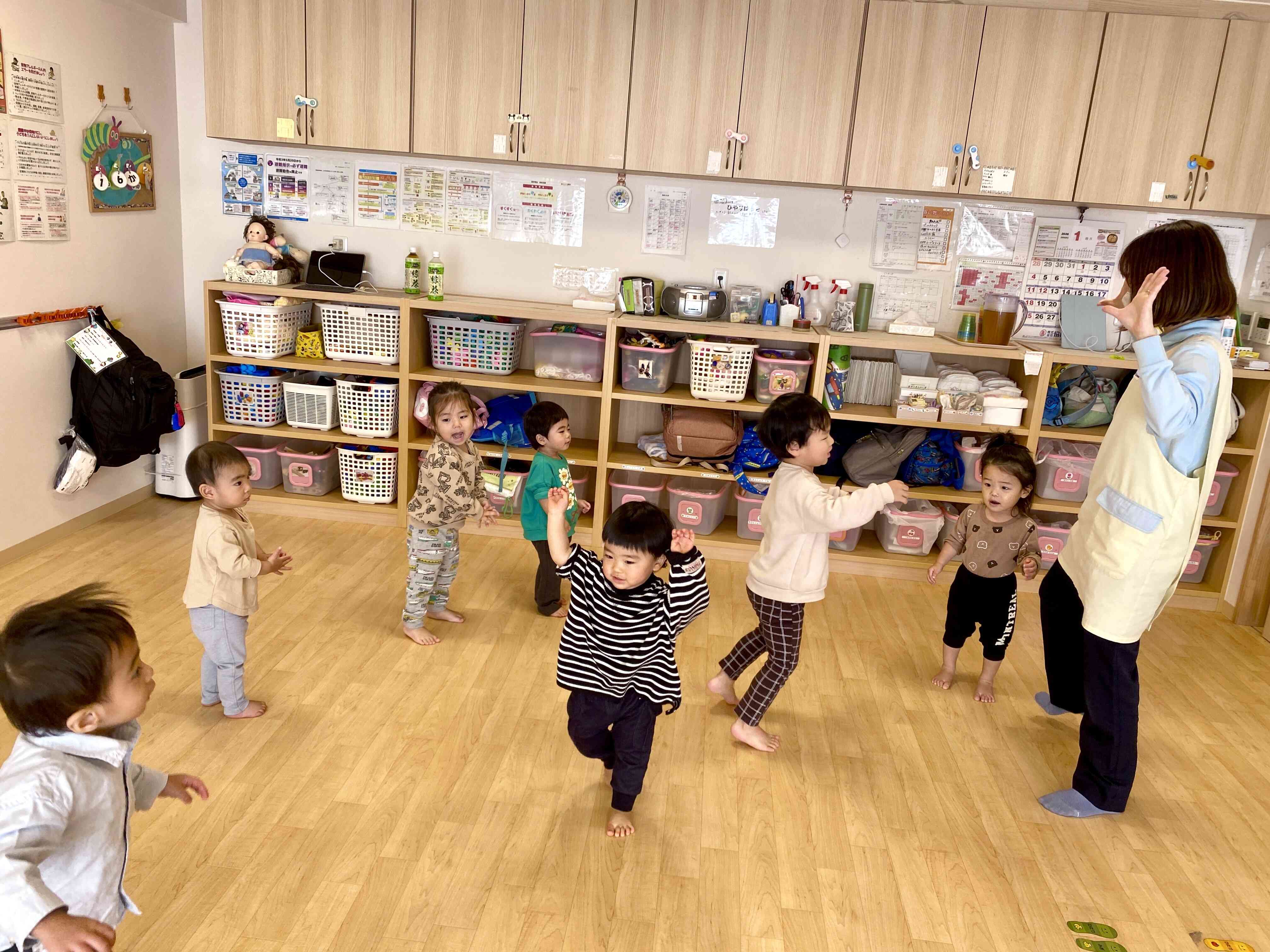 てをあげてー♪