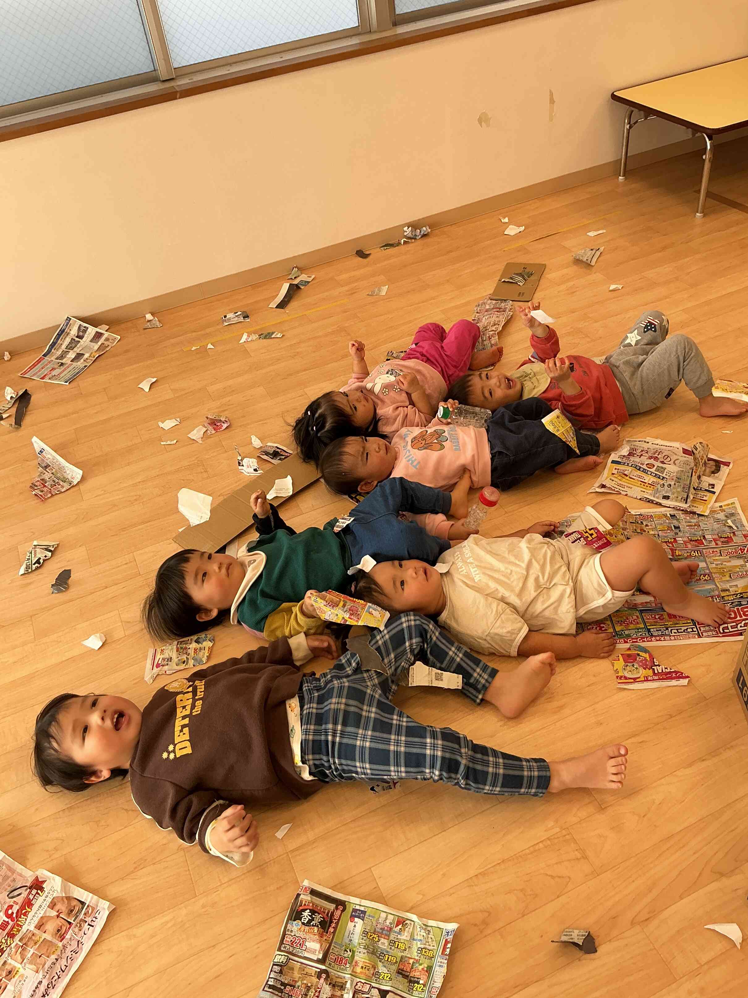 ごろーん、ぺたっ