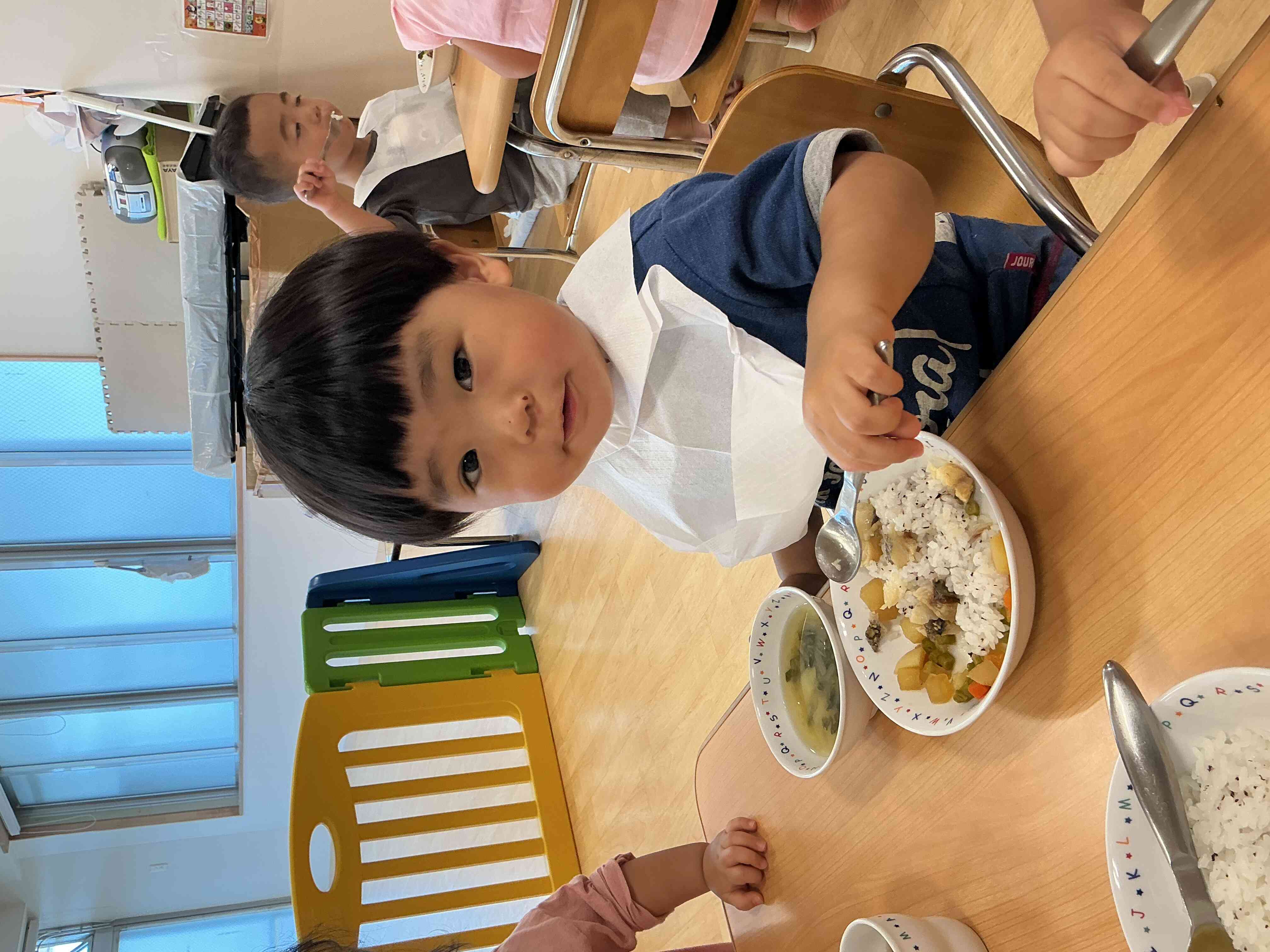 今日の給食、なーにかなー？