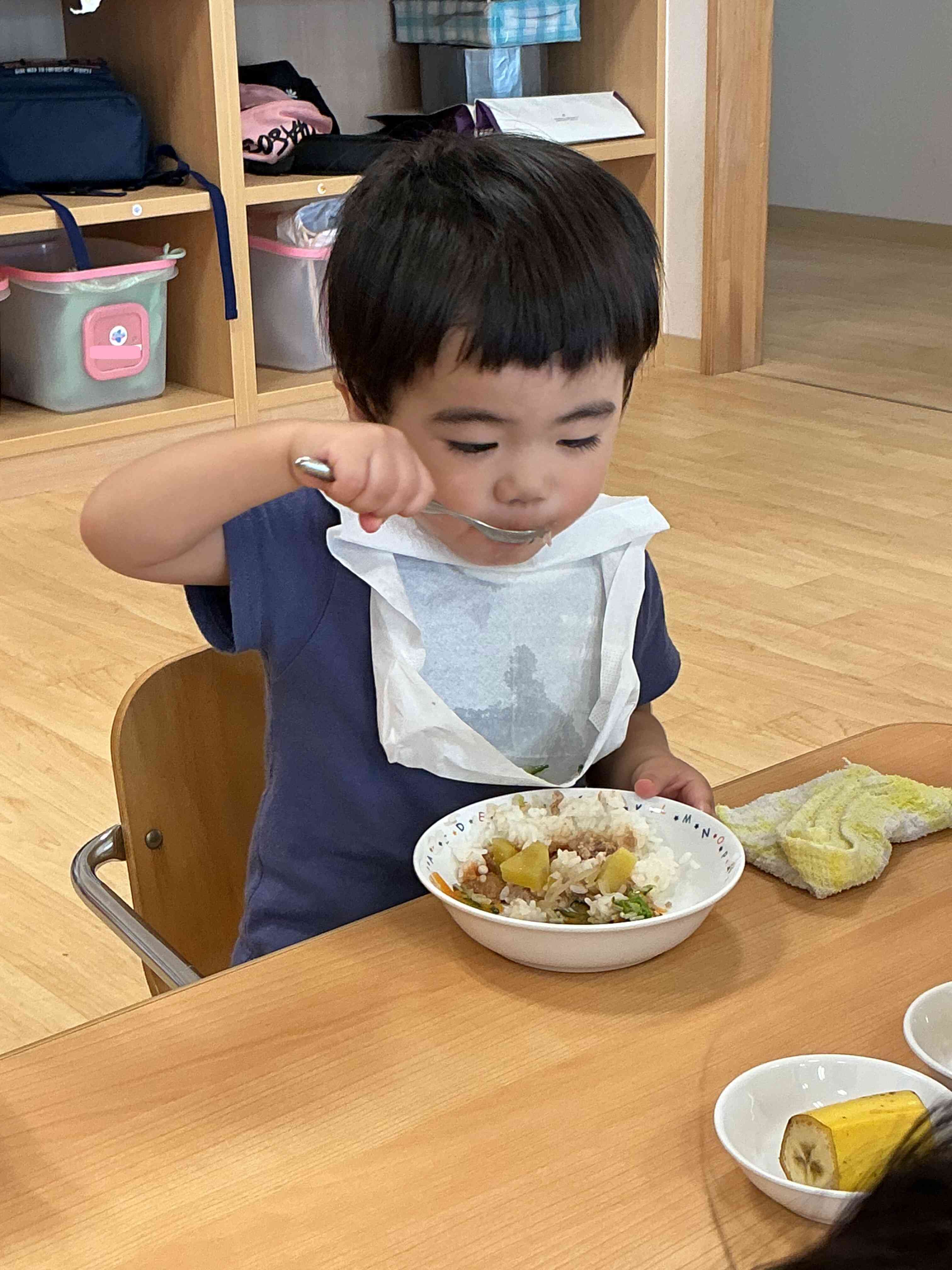 6月4日の給食の様子(2歳児クラス)