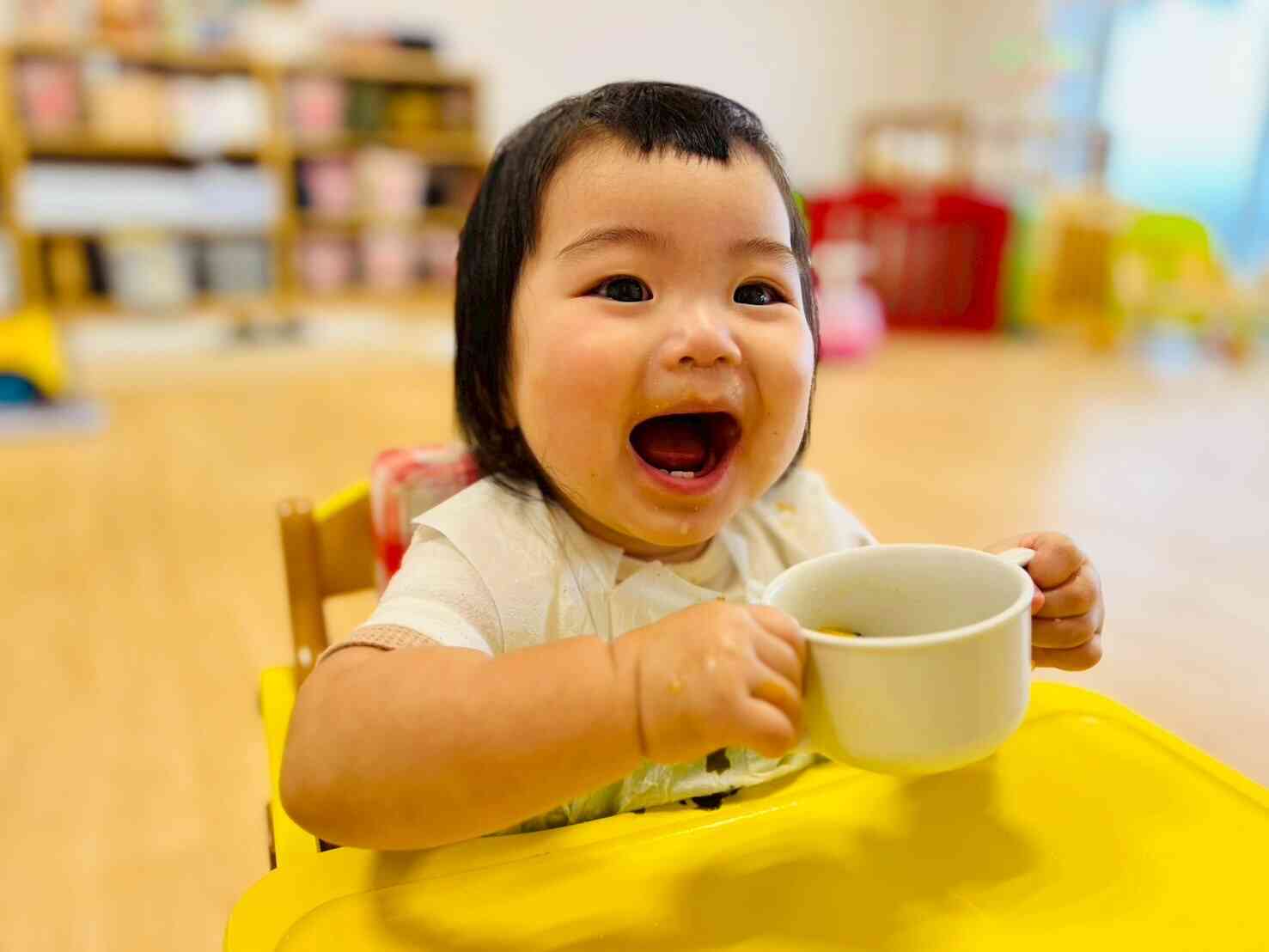 0歳児のお食事の様子(完了期)