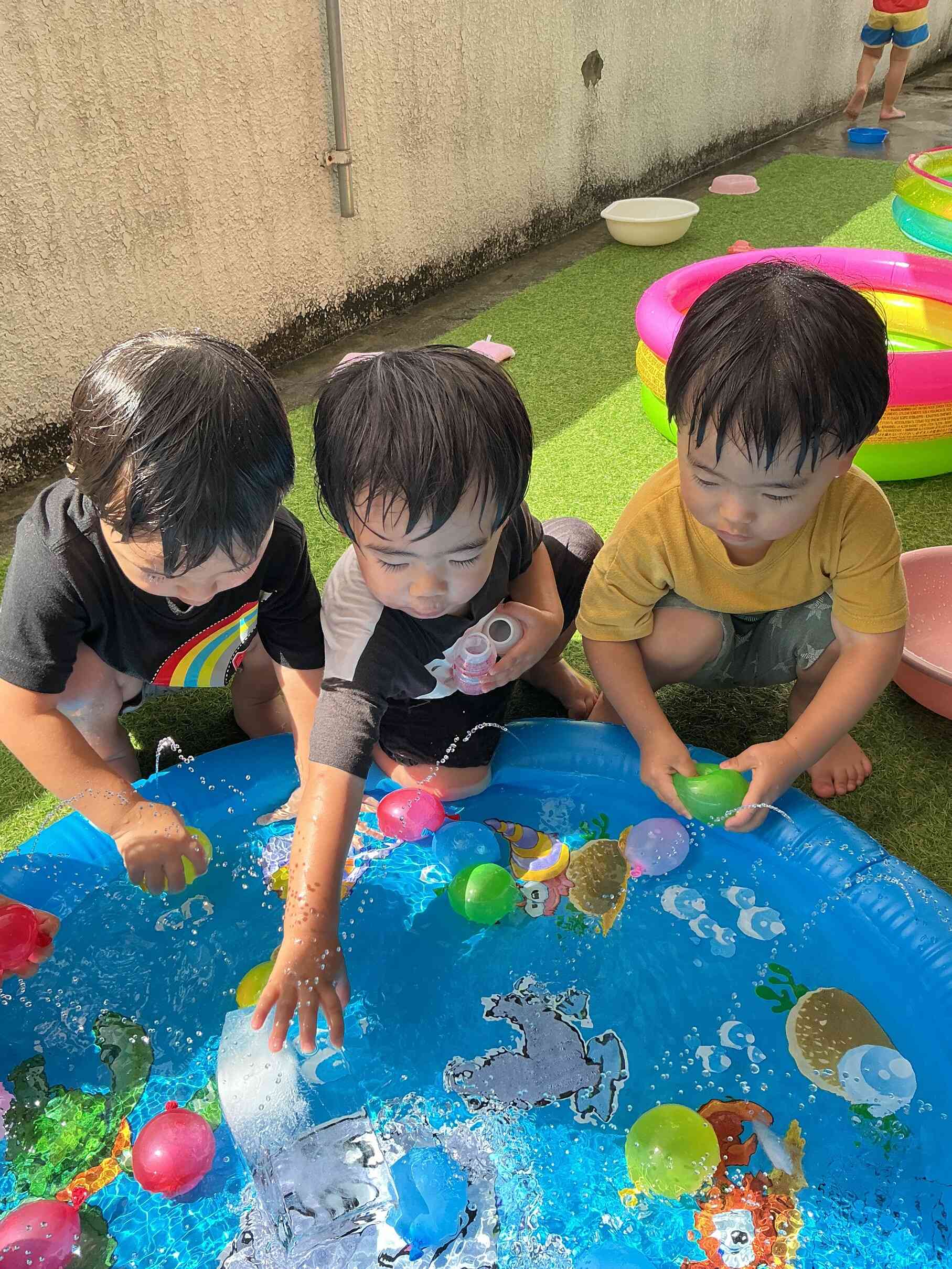 金魚に水風船、どれにしようかな？