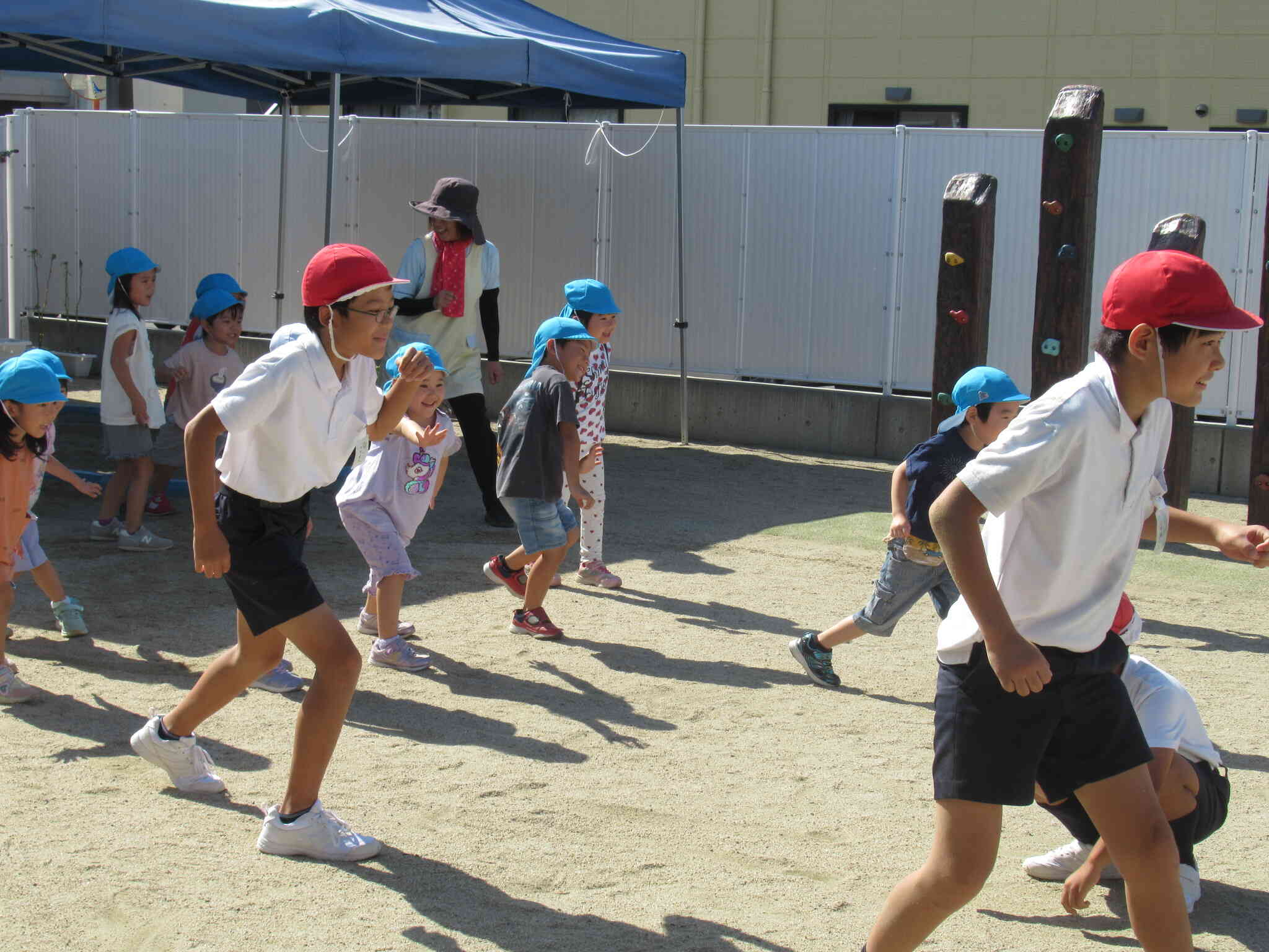 小学校のお兄さんお姉さんと遊んだよ！